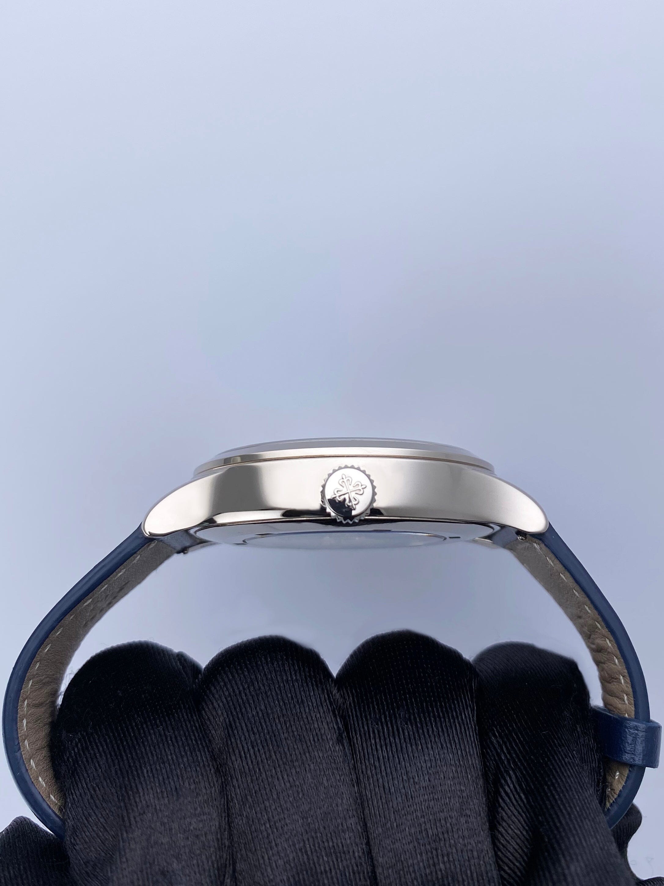 Patek Philippe Calatrava Pilot Travel Time 5524G Blue Dial – Phigora
