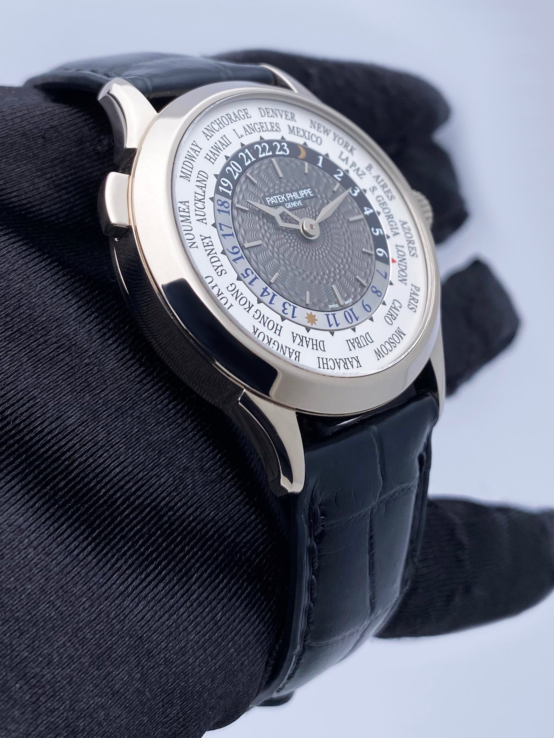 Patek Philippe Complications World Time 5230G Mens Watch Box Papers - Watches