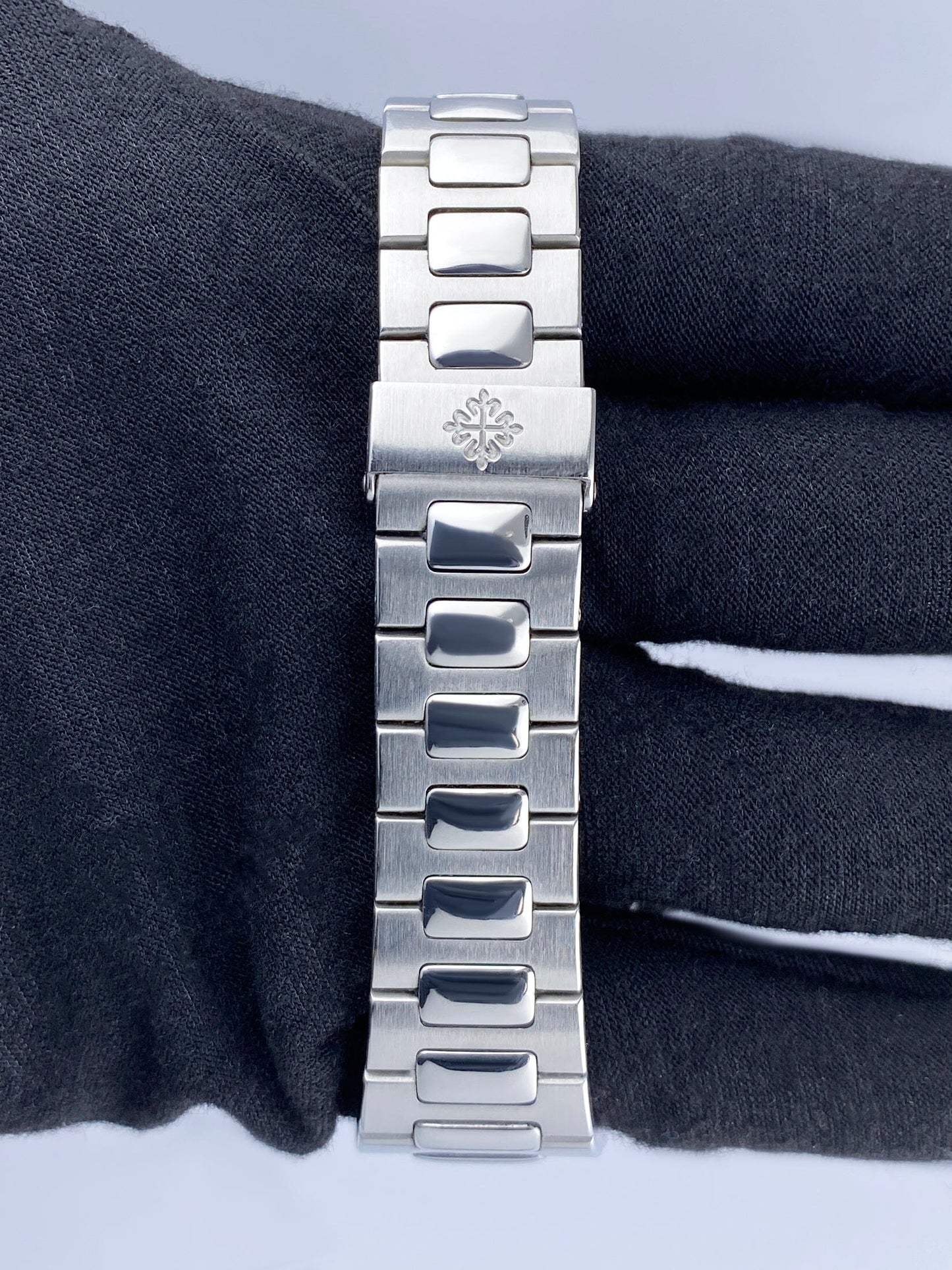 Patek Philippe Nautilus 3800/1A-001 Blue Dial Mens Watch Box Papers - Watches