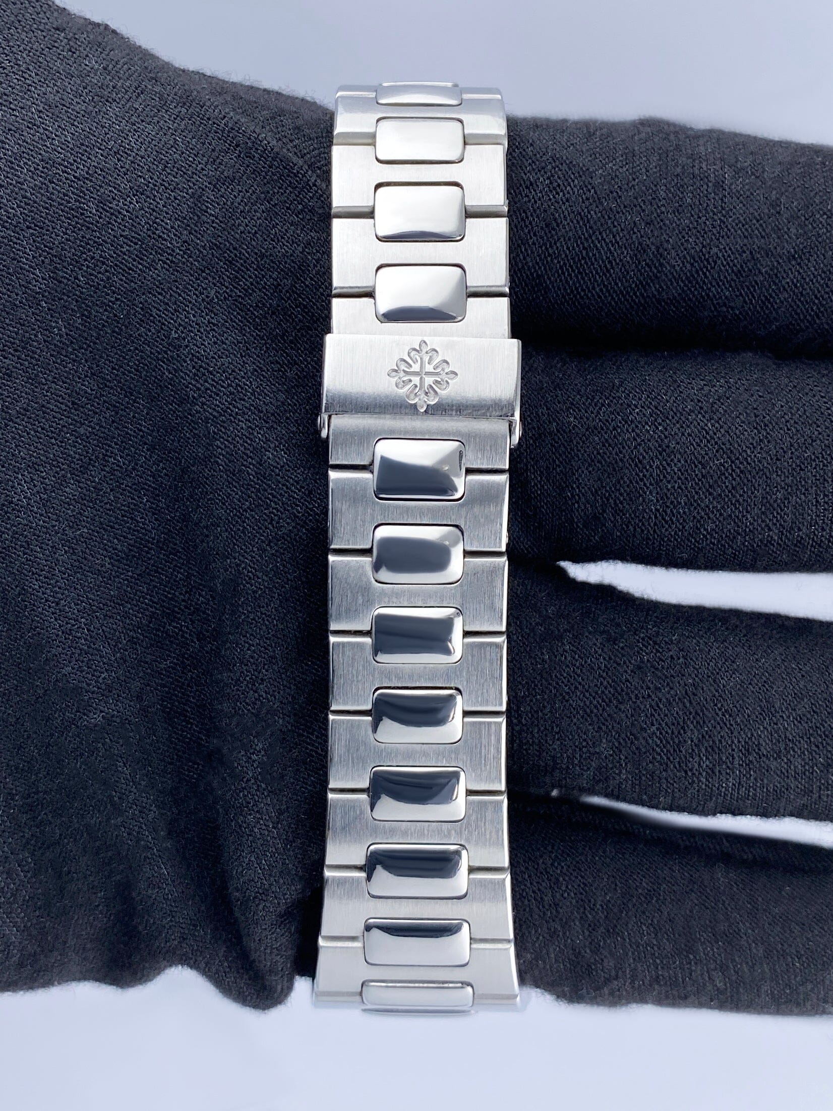 Patek Philippe Nautilus 3800/1A-001 Blue Dial Mens Watch Box Papers - Watches