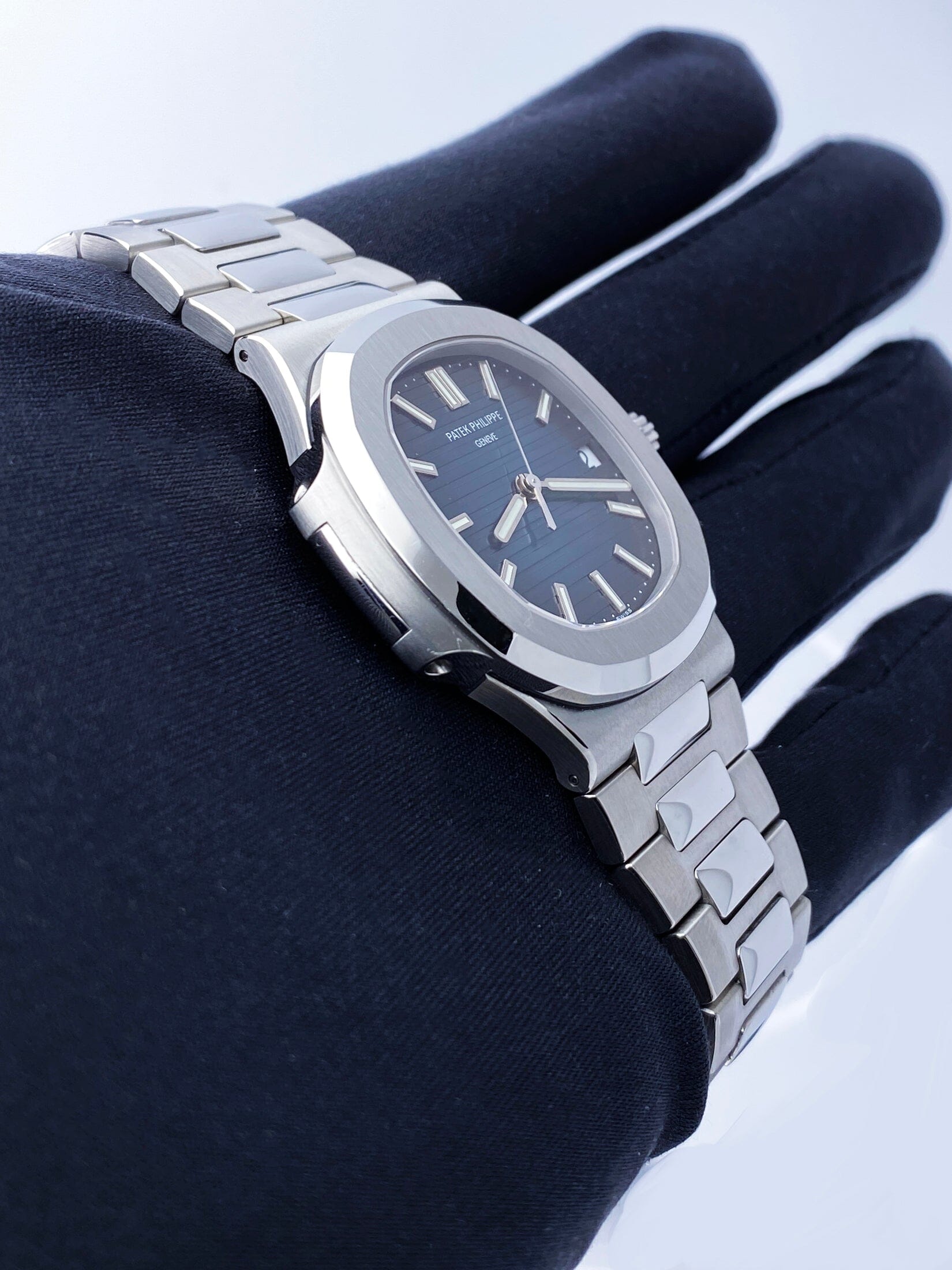 Patek Philippe Nautilus 5711/1A Blue Dial Mens Watch Box Papers - Watches