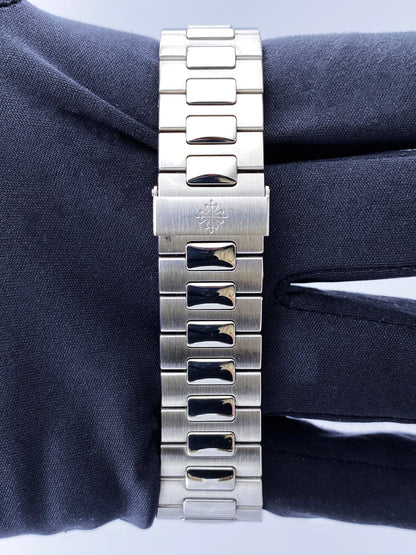 Patek Philippe Nautilus 5711/1A Blue Dial Mens Watch Box Papers - Watches