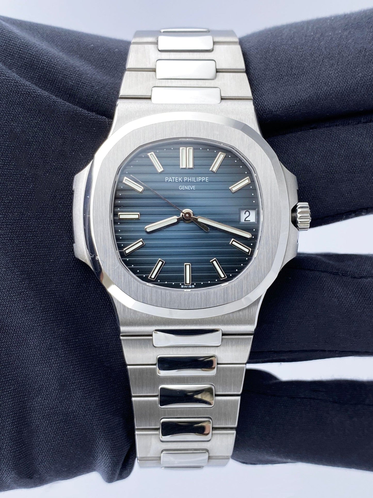 Patek Philippe Nautilus 5711/1A Blue Dial Mens Watch Box Papers - Watches