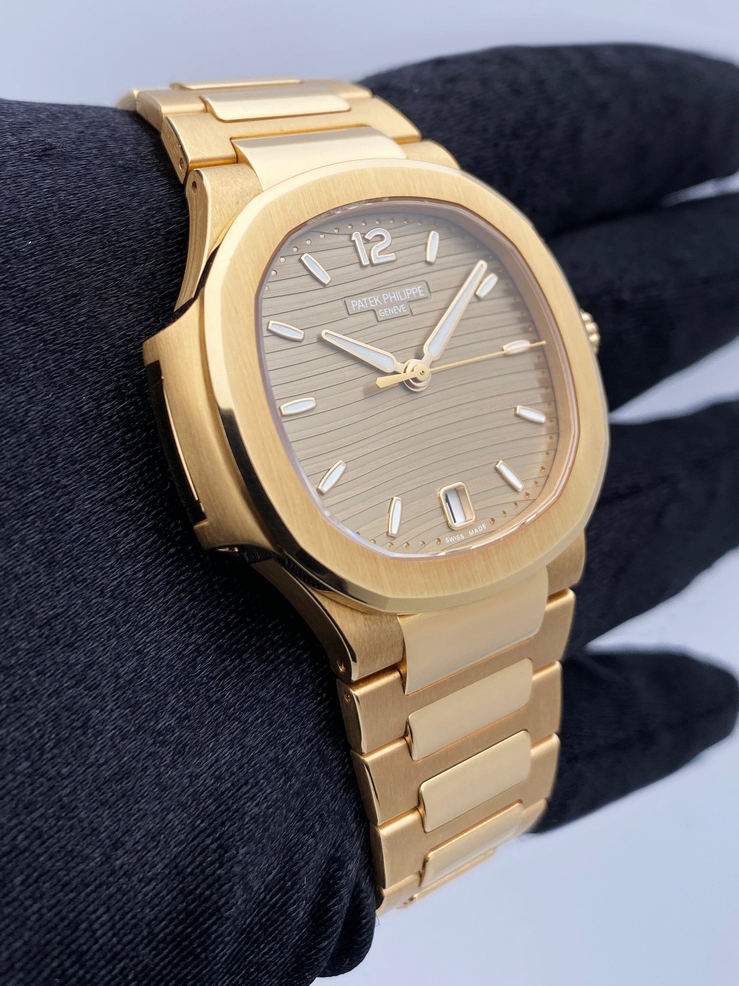 Patek Philippe Nautilus 7118/1R 18K Rose Gold Ladies Watch Papers - Watches