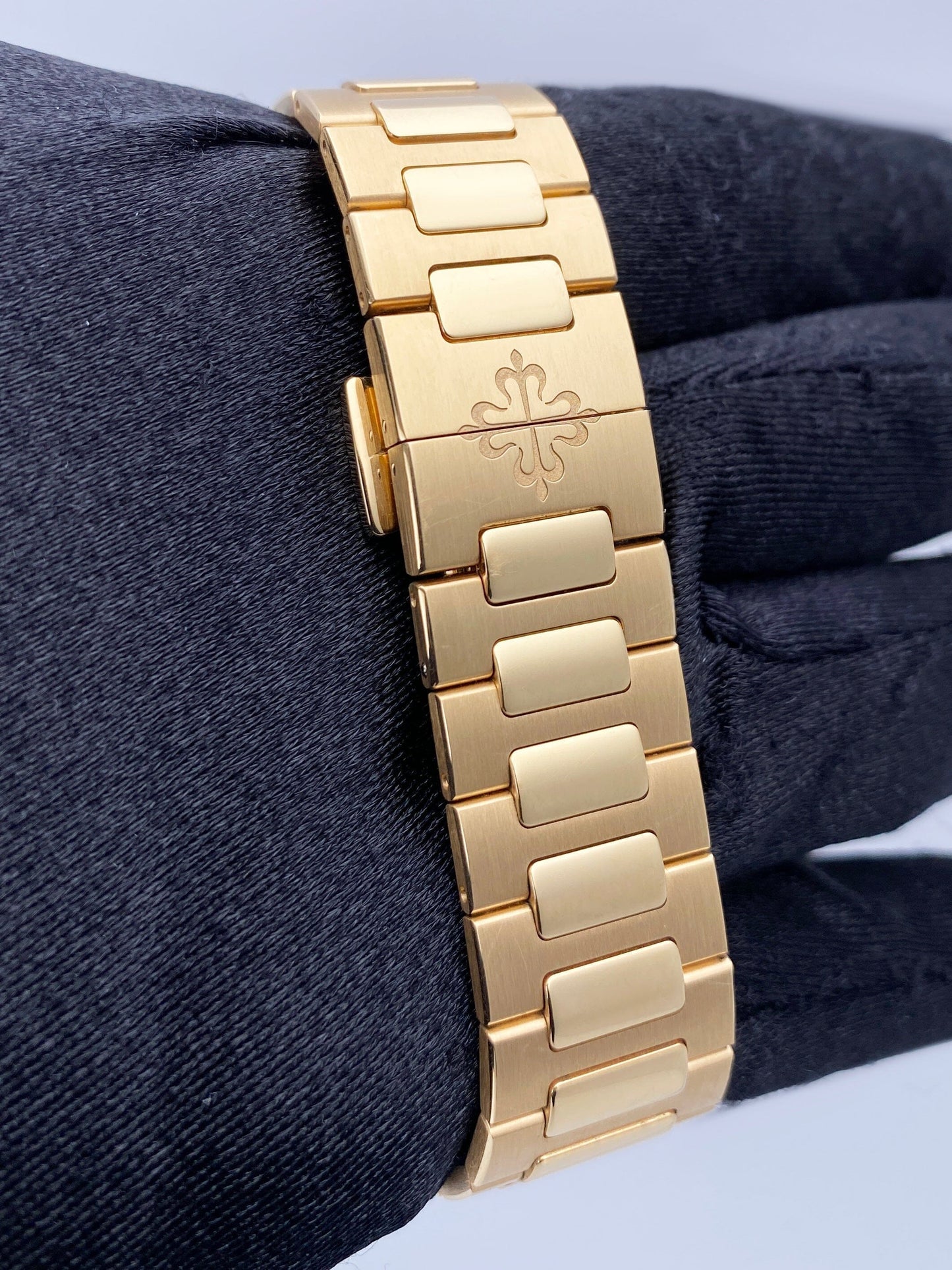 Patek Philippe Nautilus 7118/1R 18K Rose Gold Ladies Watch Papers - Watches