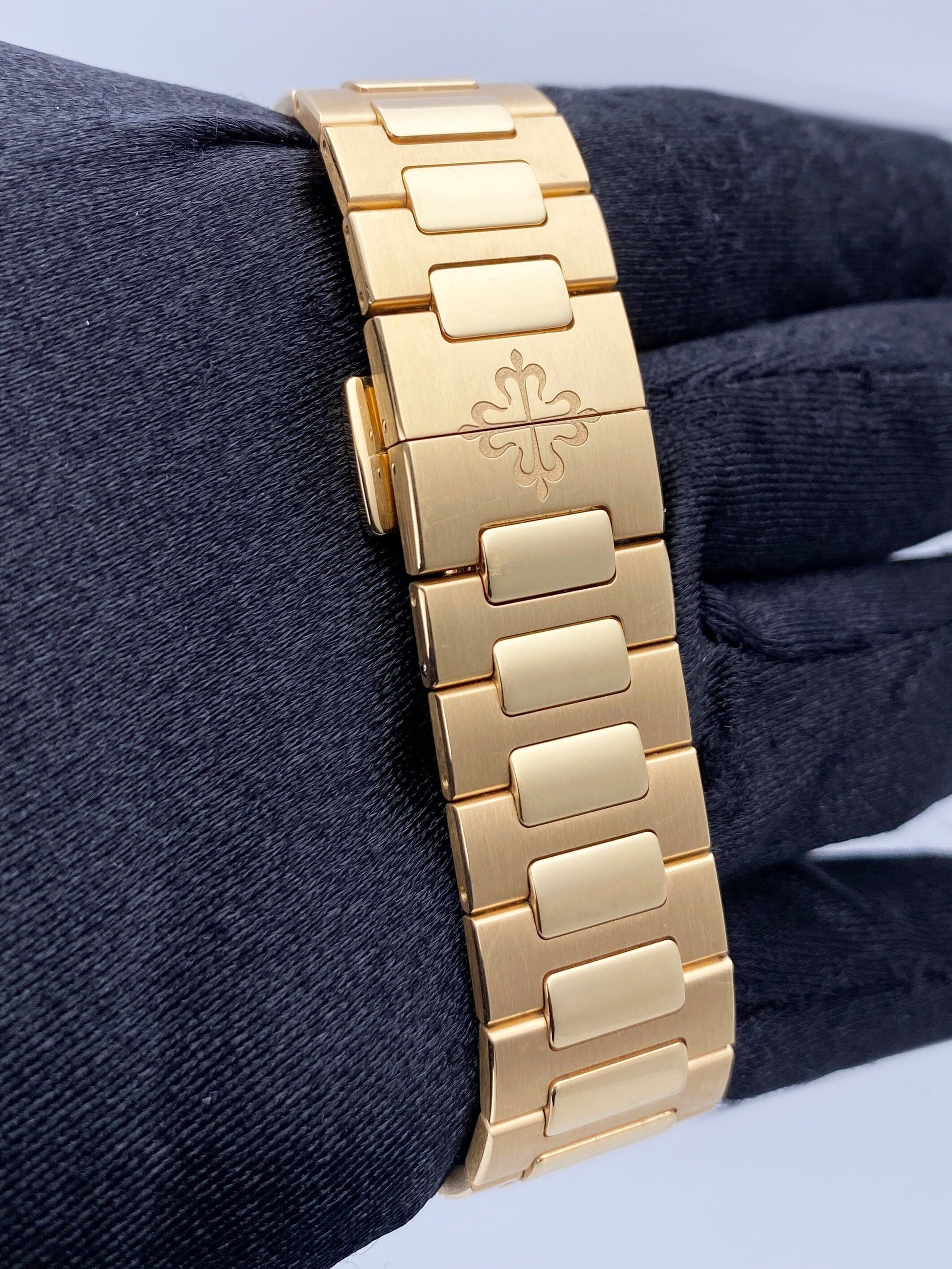 Patek Philippe Nautilus 7118/1R 18K Rose Gold Ladies Watch Papers - Watches