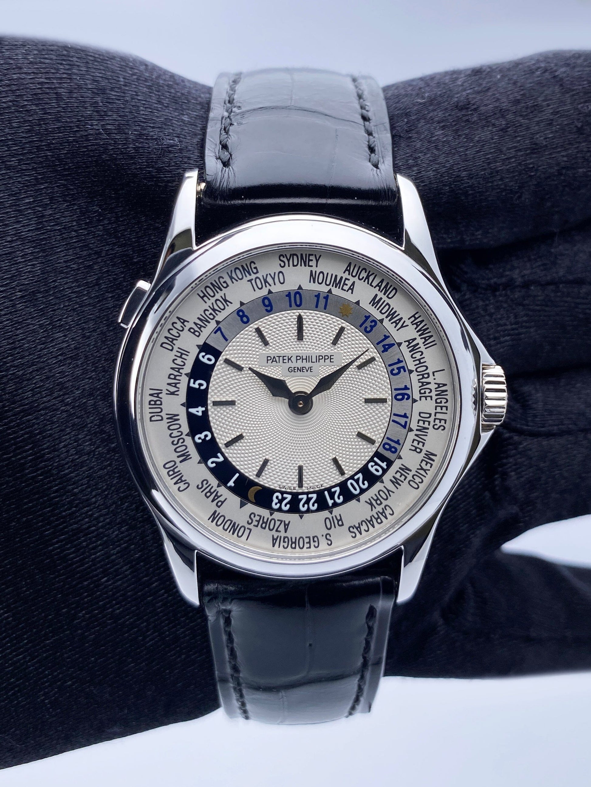 Patek Philippe World Time 5110G 18K White Gold Mens Watch Box Papers - Watches