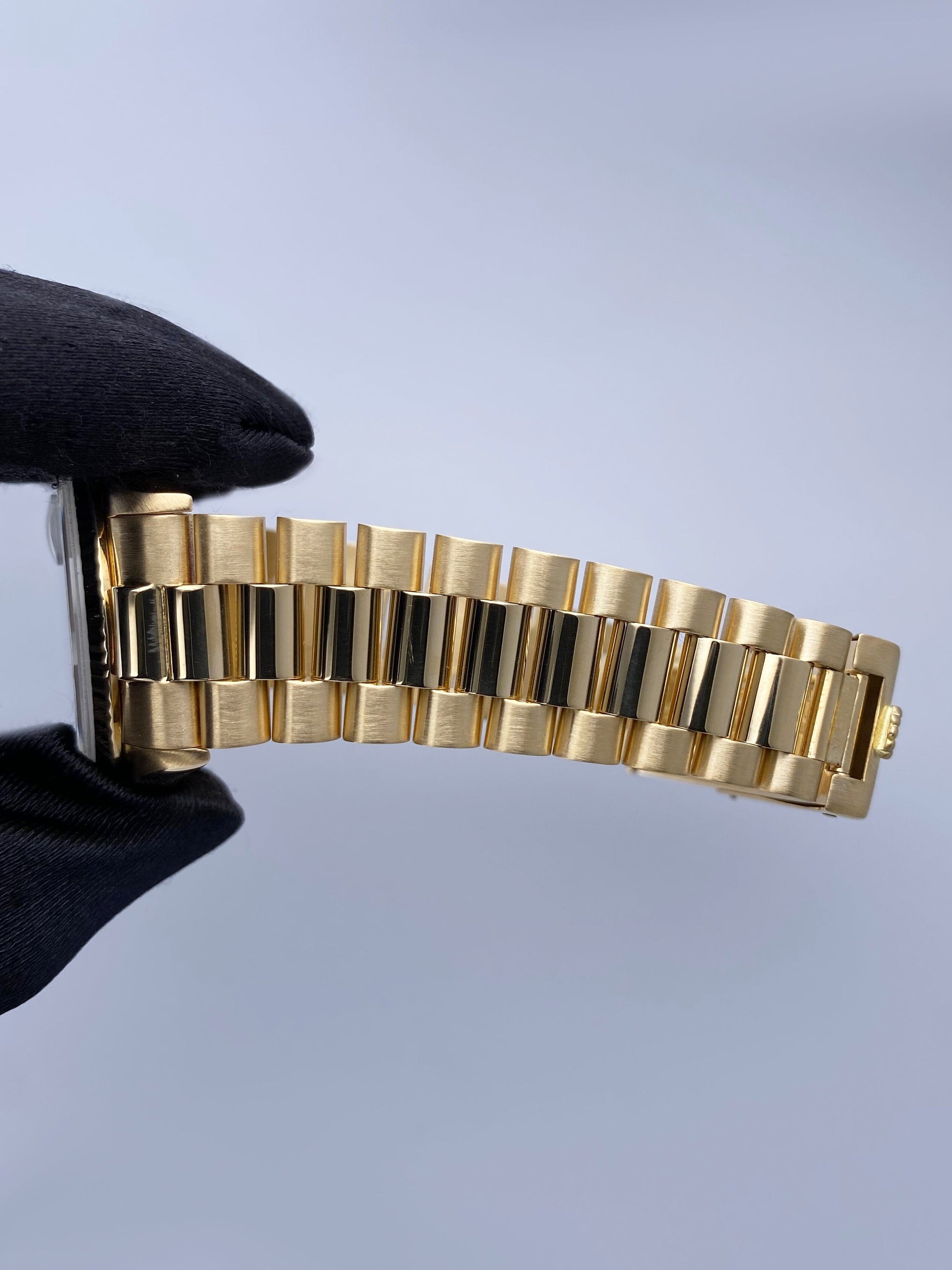 Rolex Datejust 16018 Blue Vignette Diamond Dial Mens Watch