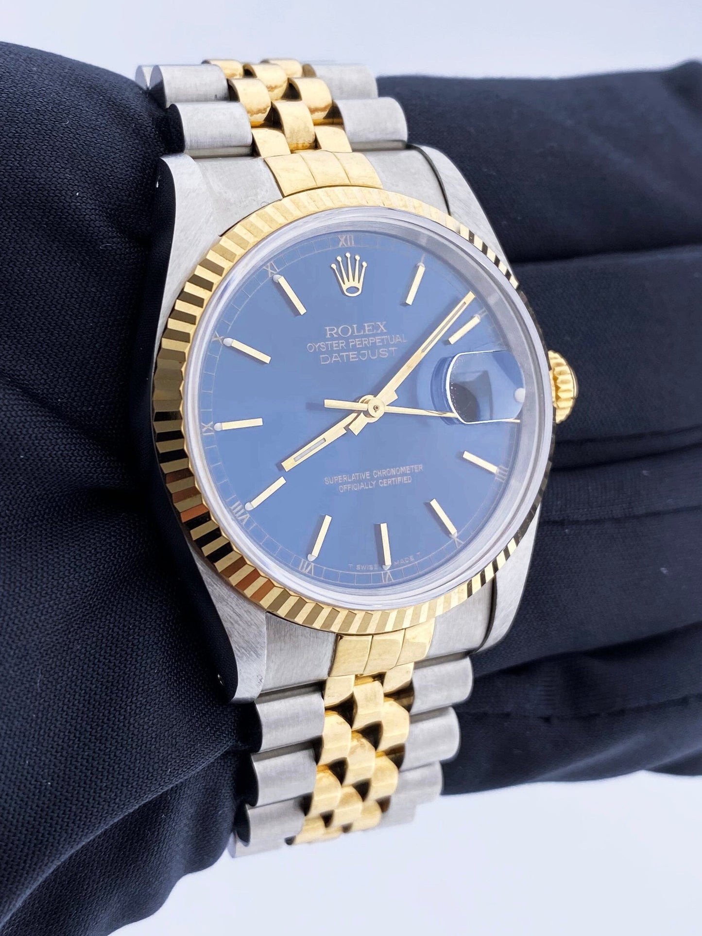 R11022105X_6 copy.jpg