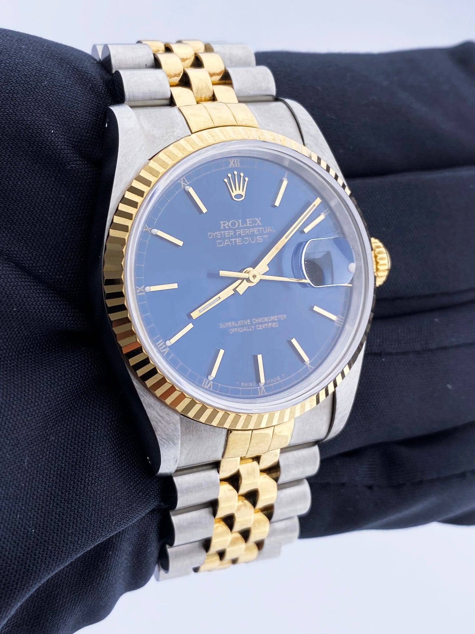 R11022105X_6 copy.jpg