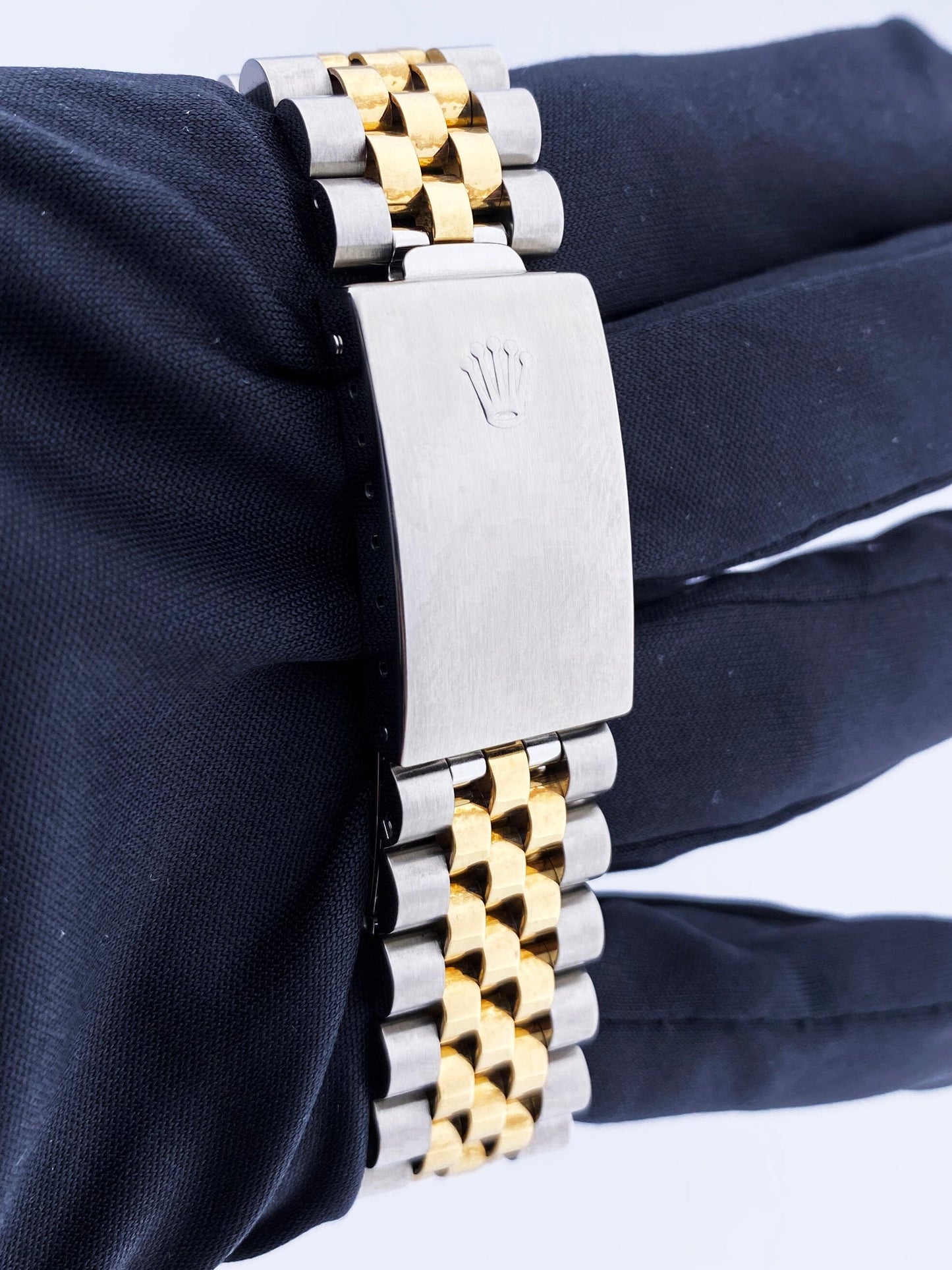 R11022105X_9 copy.jpg