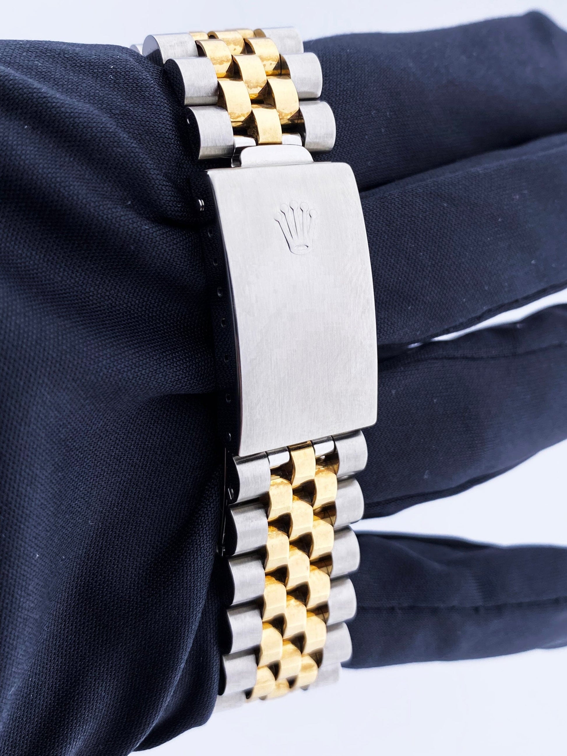 R11022105X_9 copy.jpg