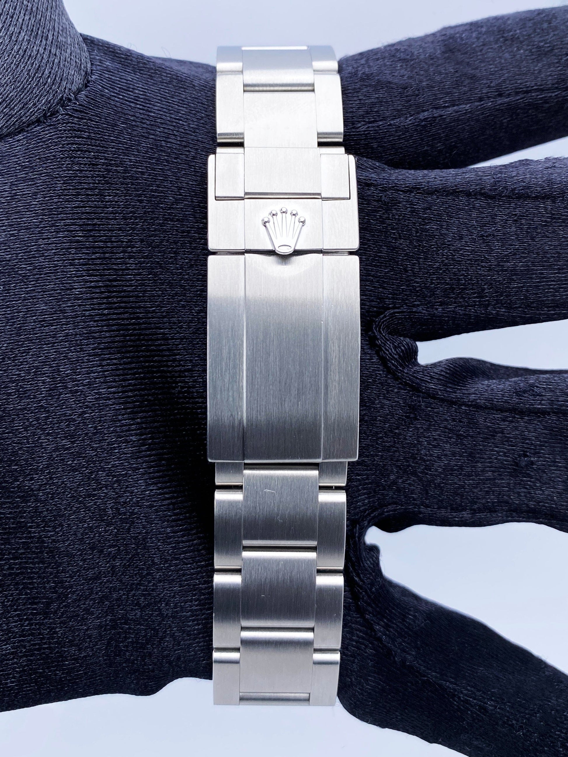 R09082202X_Rolex Explorer 214270_8 copy.jpg