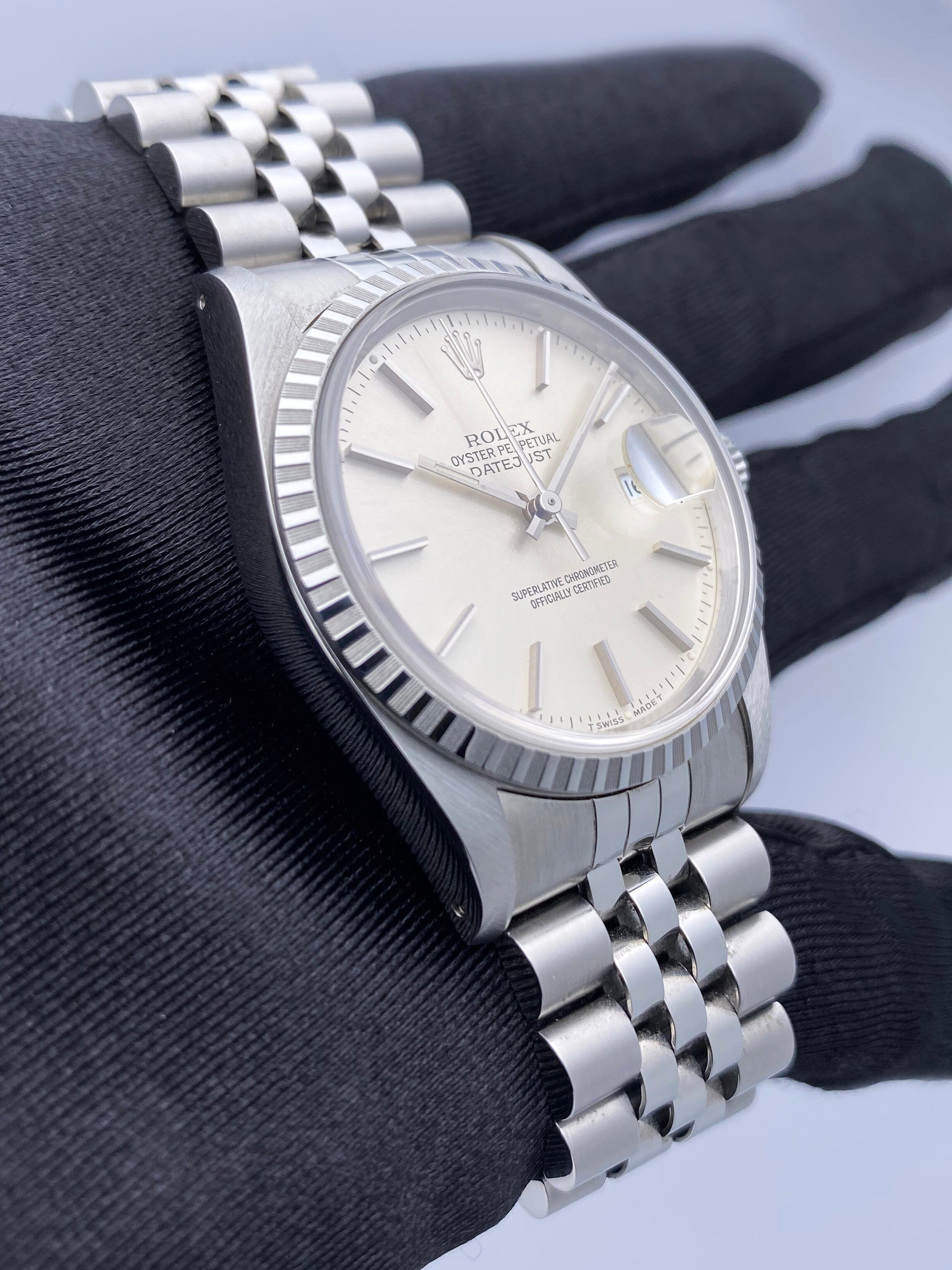 Rolex Oyster Perpetual Datejust 16220 Silver Dial Mens – Phigora