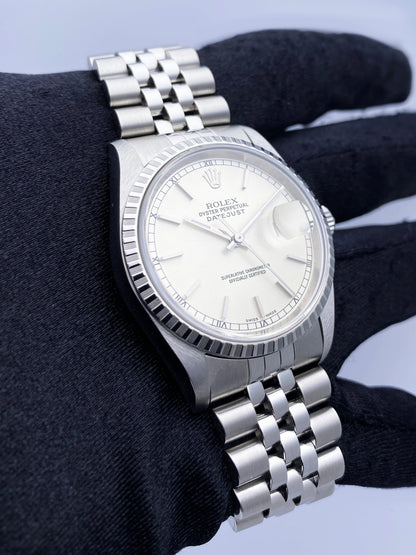 Rolex Oyster Perpetual Datejust 16220 Silver Dial Mens Watch. - Wristwatch