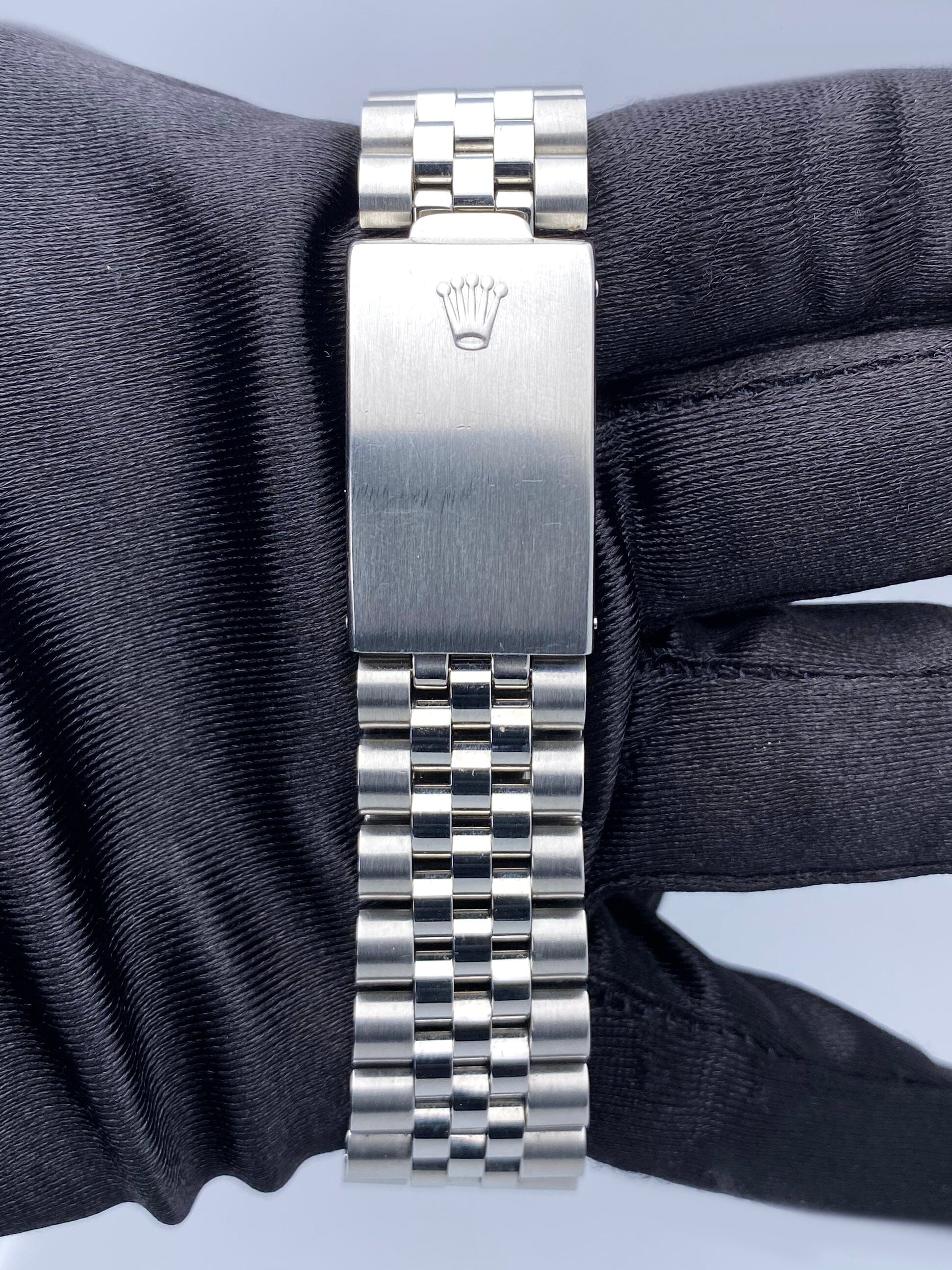 Rolex Oyster Perpetual Datejust 16220 Silver Dial Mens Watch - Watches