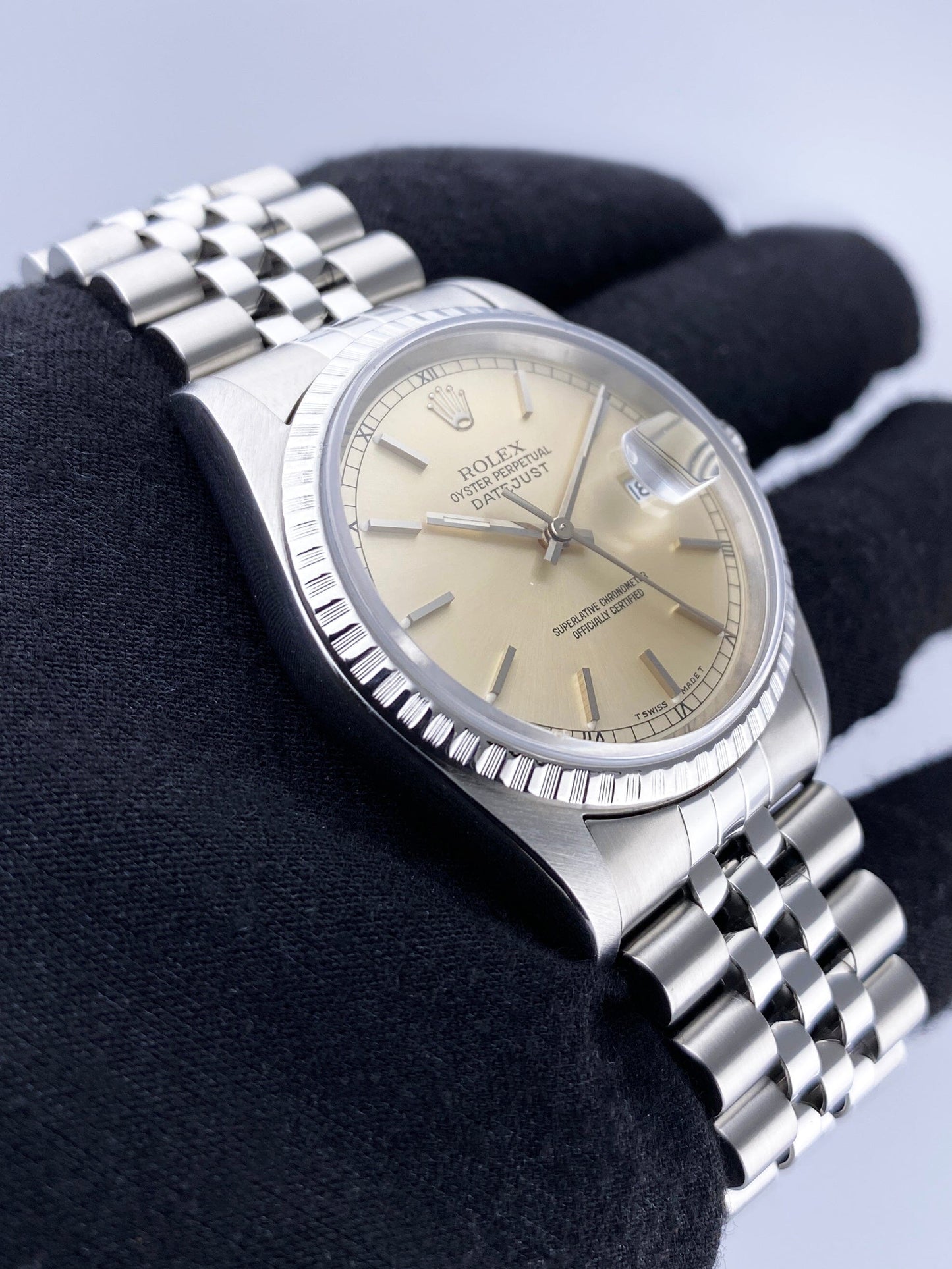 Rolex Oyster Perpetual Datejust 16220 Silver Dial Mens Watch - Watches