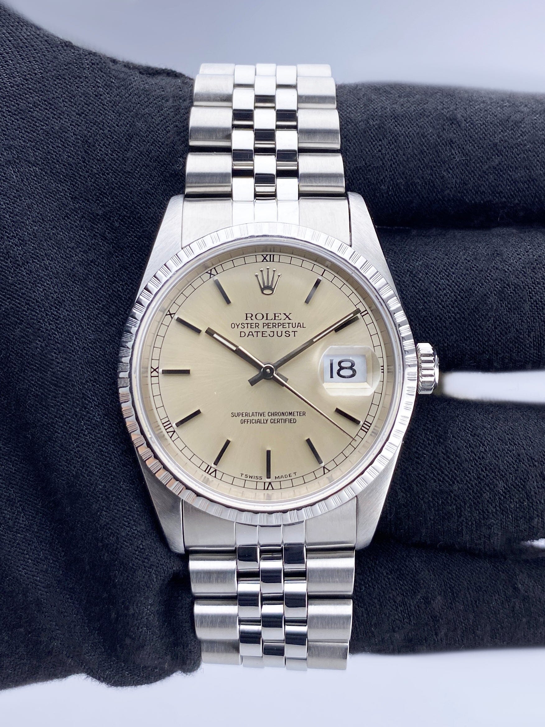 Rolex Oyster Perpetual Datejust 16220 Silver Dial Mens Watch - Watches