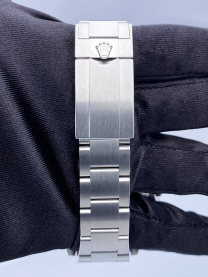 R02172201X_Explorer II 216570_7.jpg