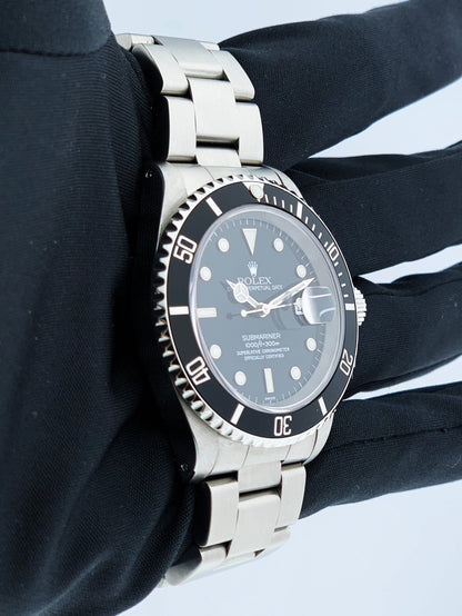 R02112207X_Submariner Date 16610_3.jpg