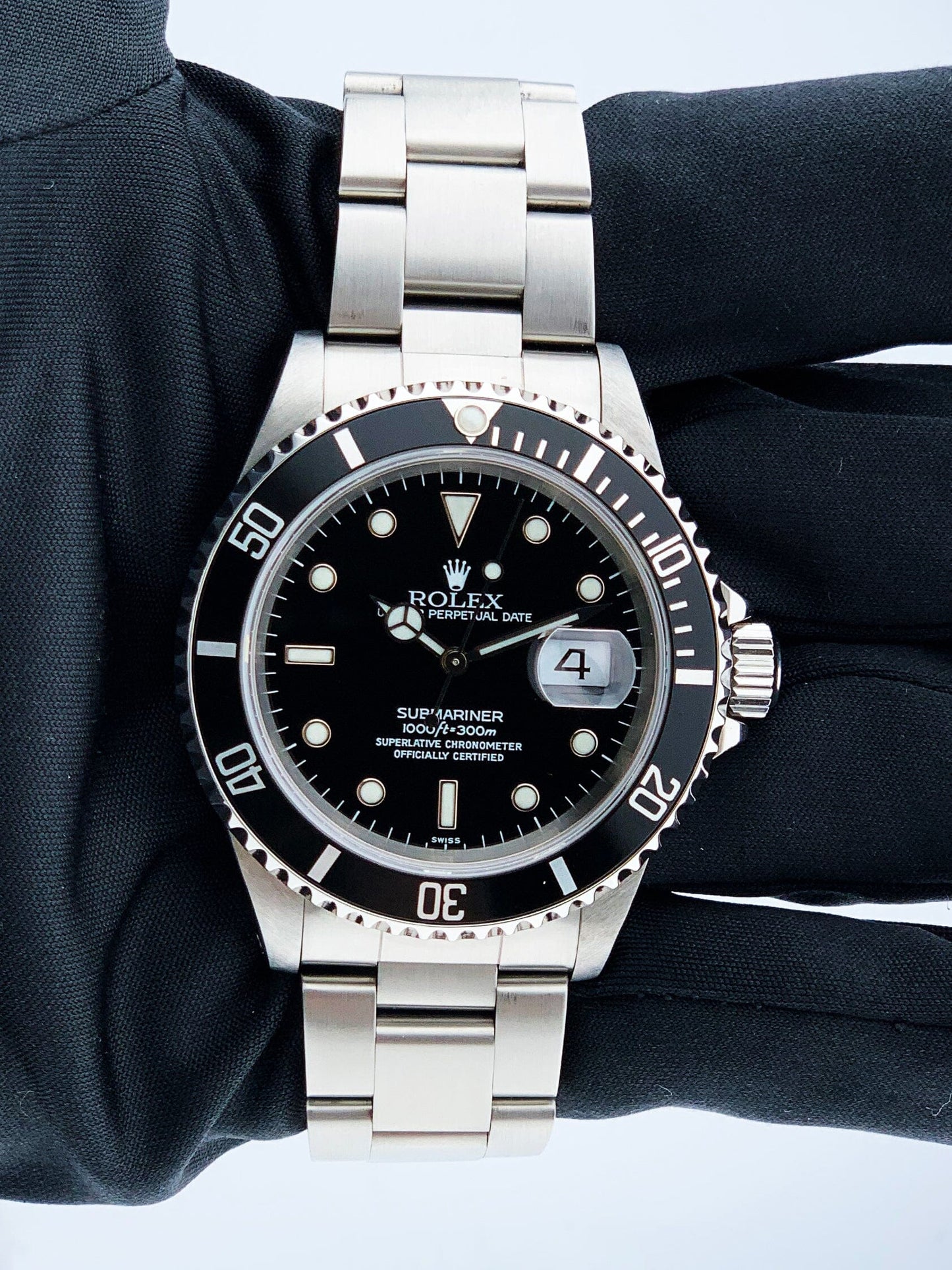 R02112207X_Submariner Date 16610_2.jpg