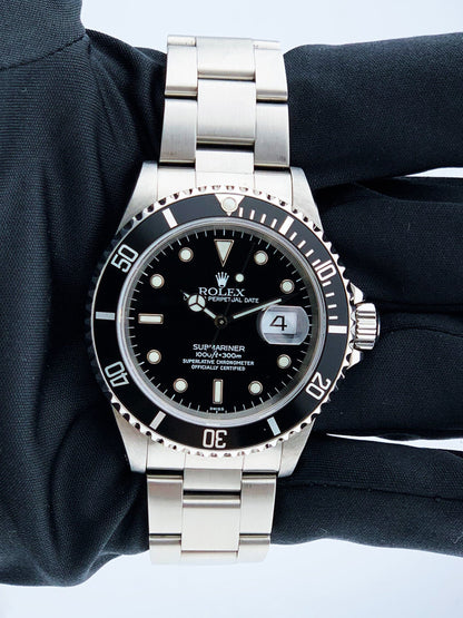 R02112207X_Submariner Date 16610_2.jpg