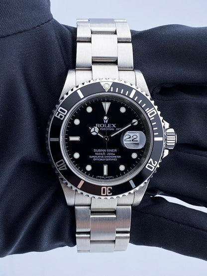 Rolex Oyster Perpetual Submariner 16610T Engraved Rehaut Mens Watch - Wristwatch