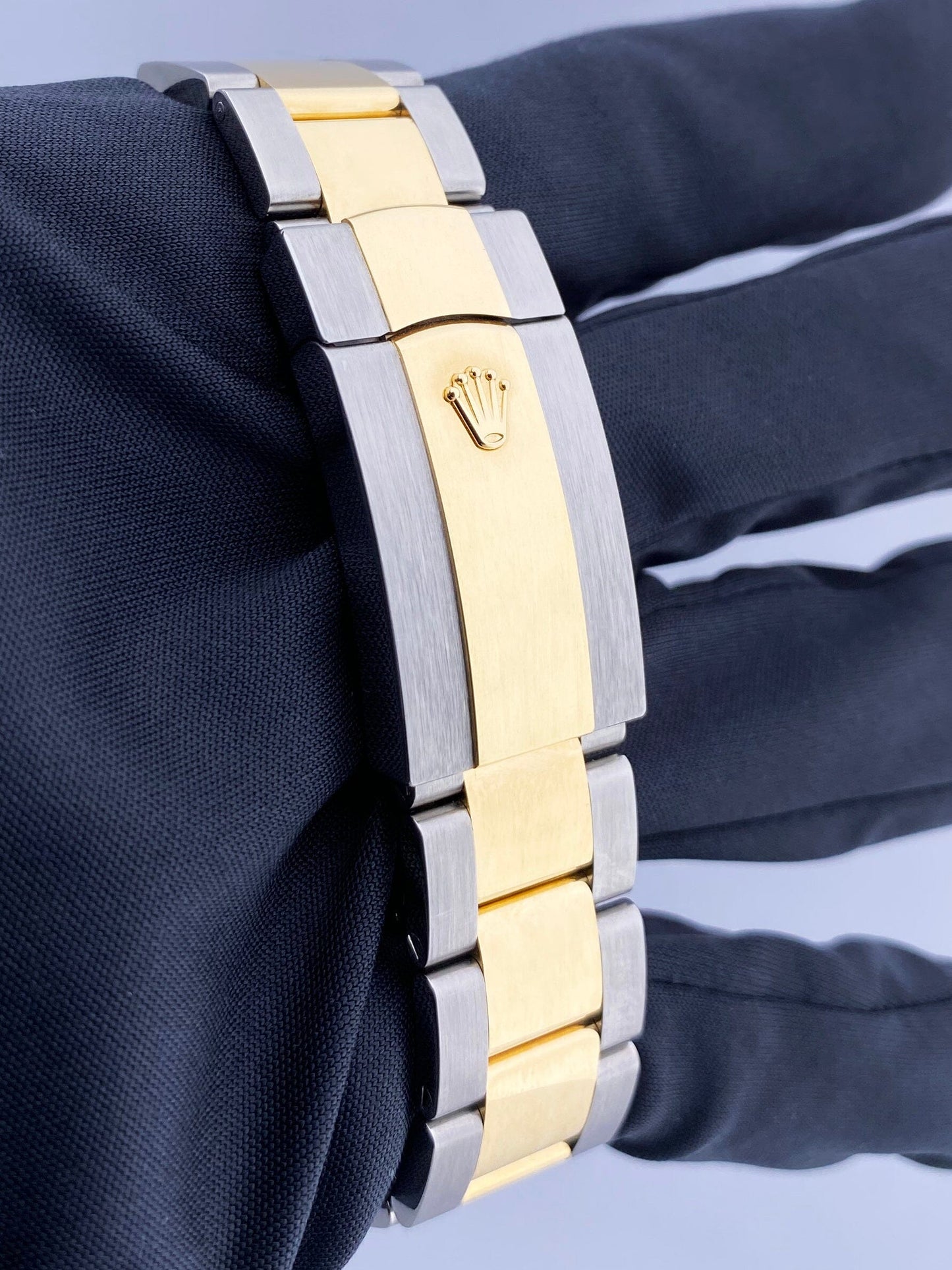 R03282206X_6 copy.jpg