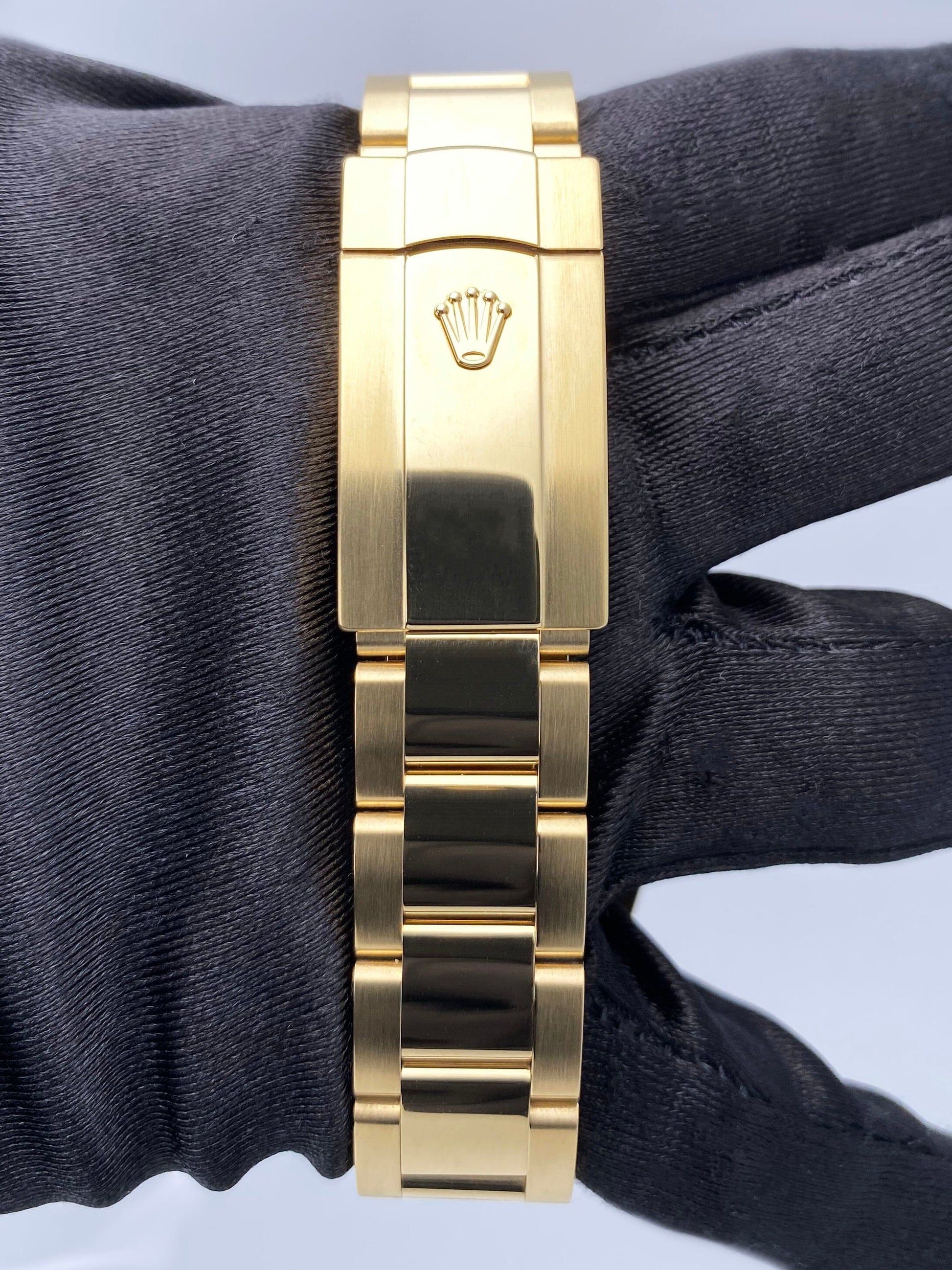 Rolex Sky-Dweller 326938 Champagne Dial Mens Watch Box Papers - Watches