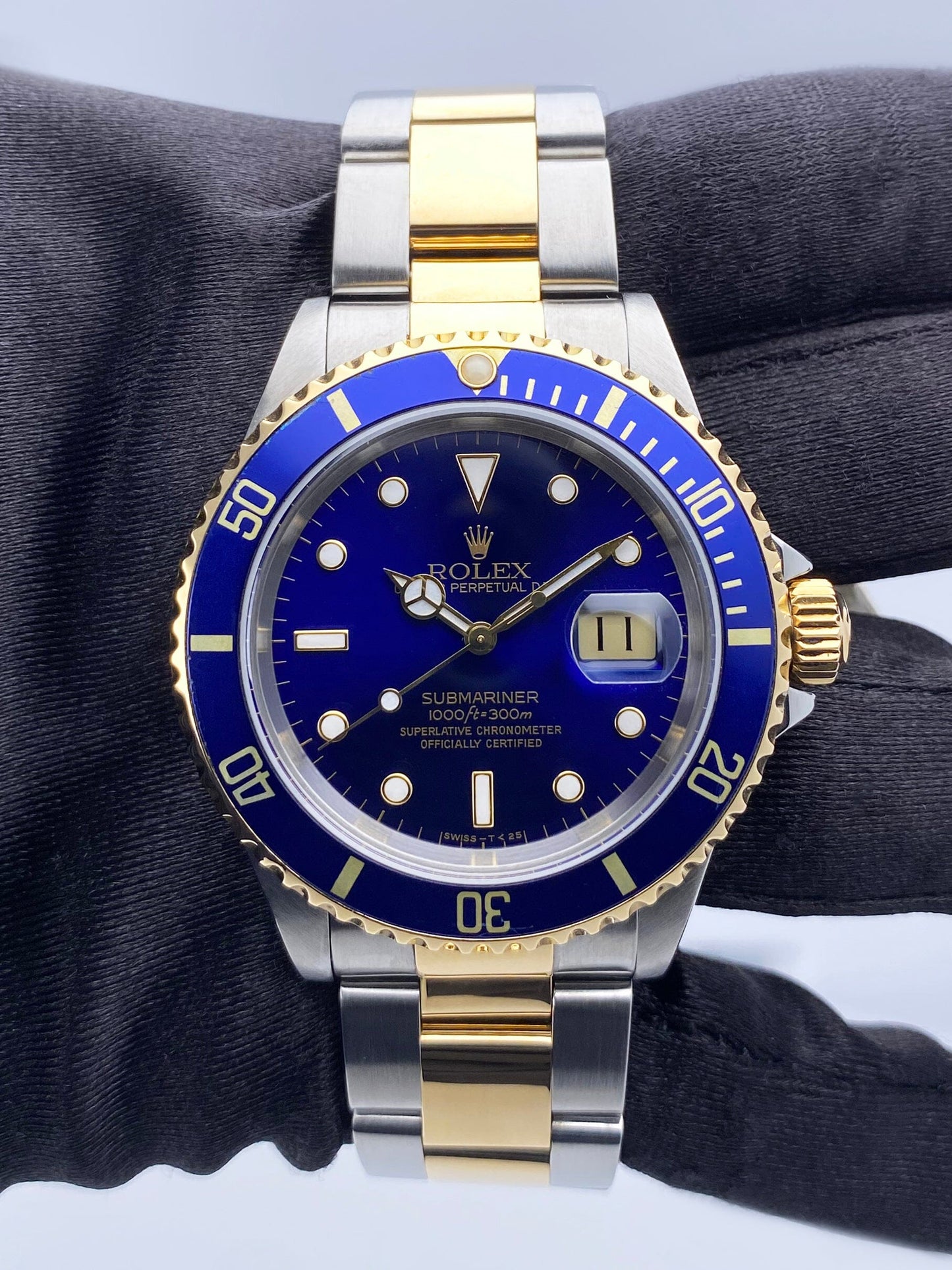 R12132107X_3.jpg