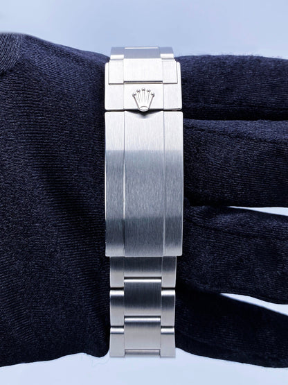 Rolex Submariner Date 116610LN Mens Watch Box Papers