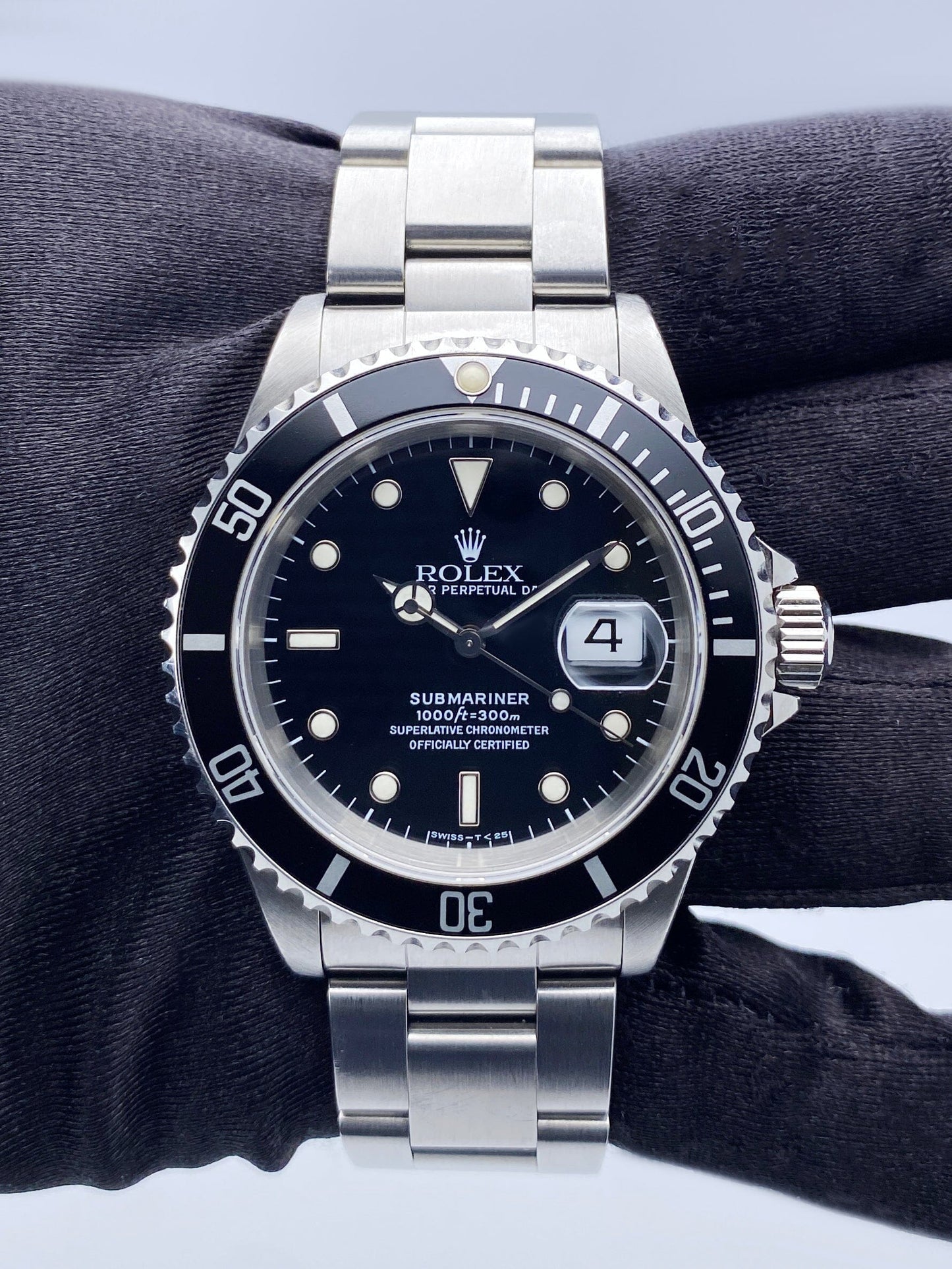 Rolex Submariner Date 16610 Mens Watch Box Papers