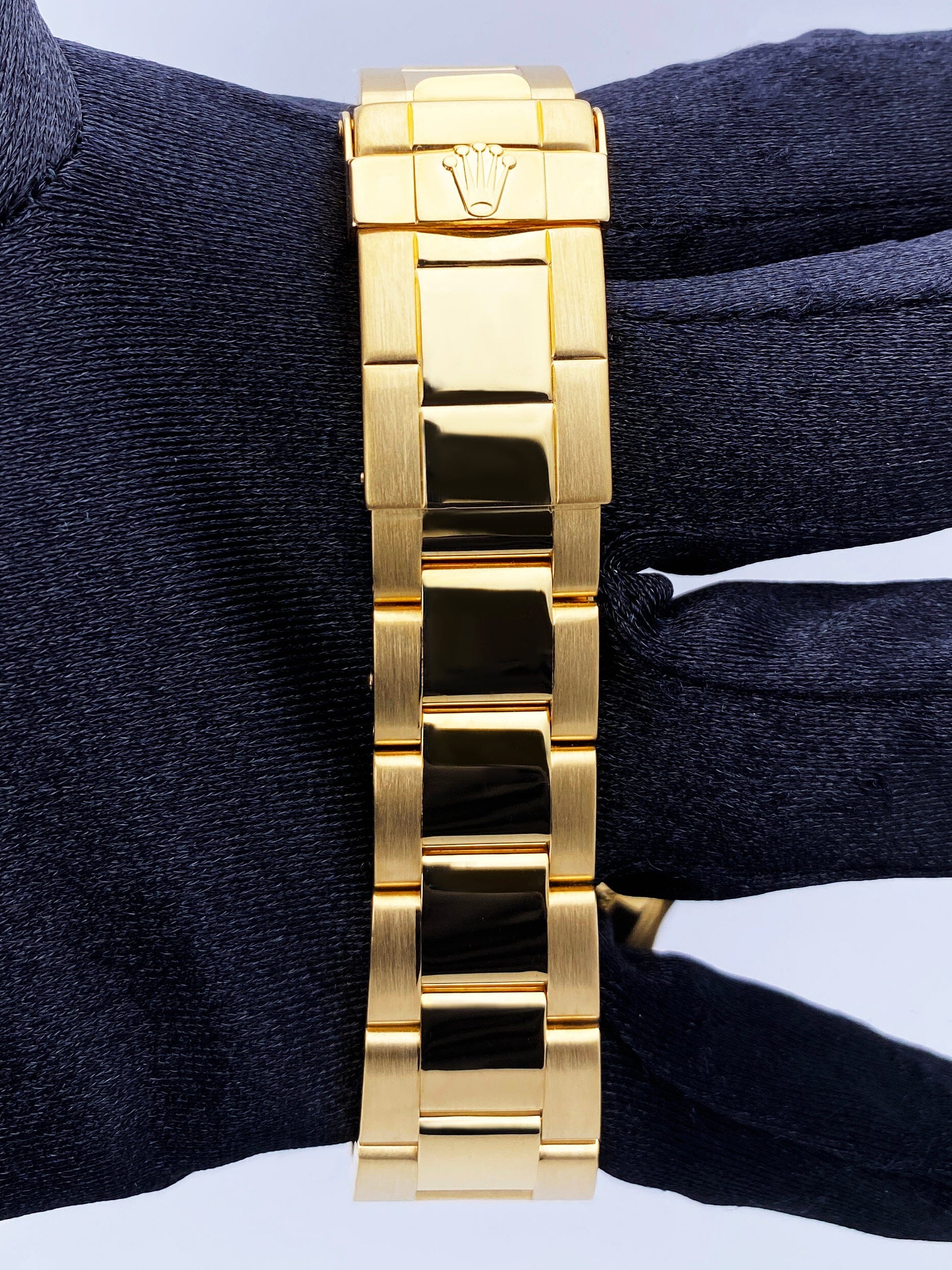 GOLD MASTER CLASS 金のマスタークラス Rolex Yacht-Master Gold Factory Dark Mother of Pearl 16628