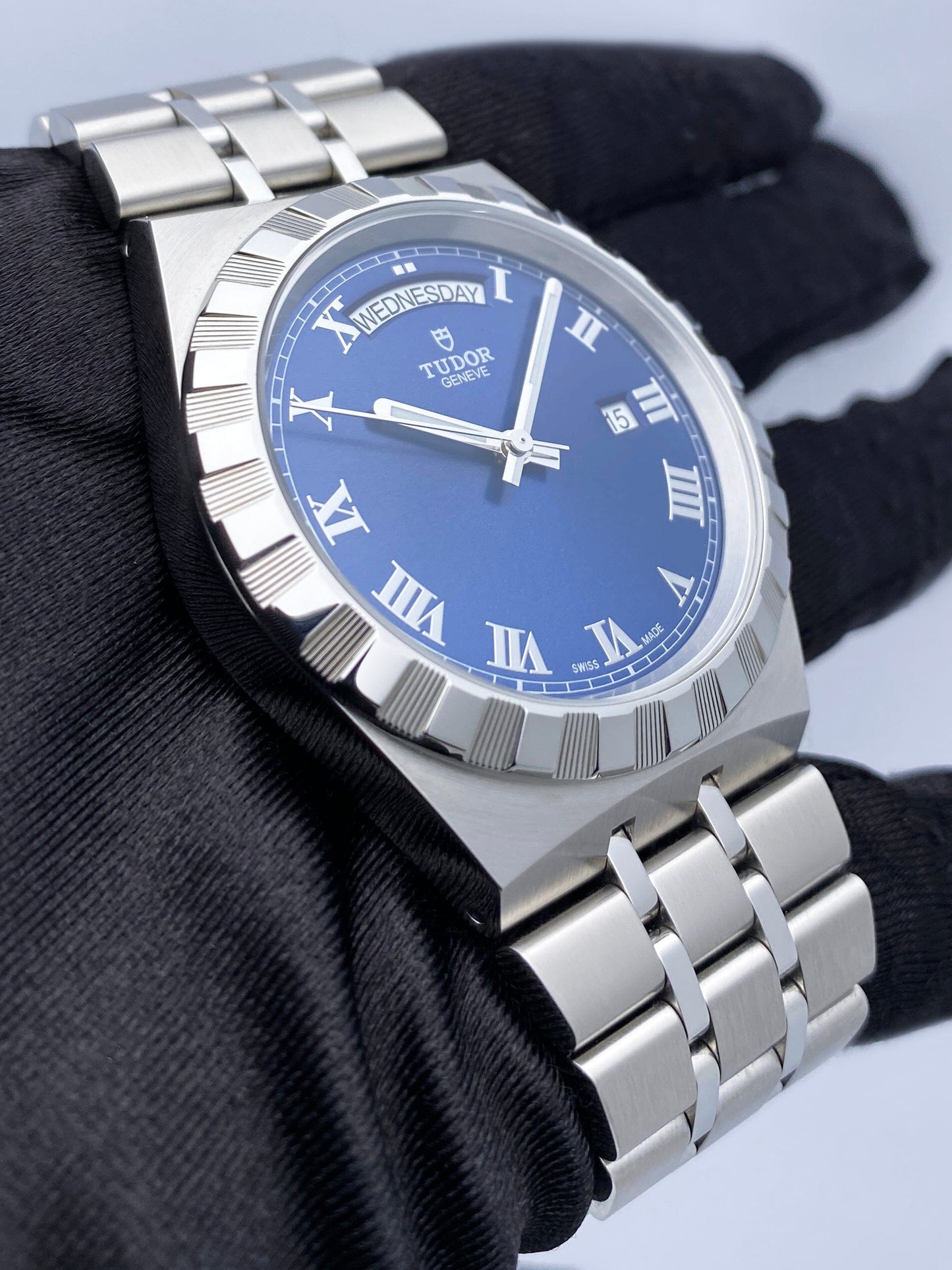 Tudor Royal 28600 Blue Dial Mens Watch Box Papers - Watches