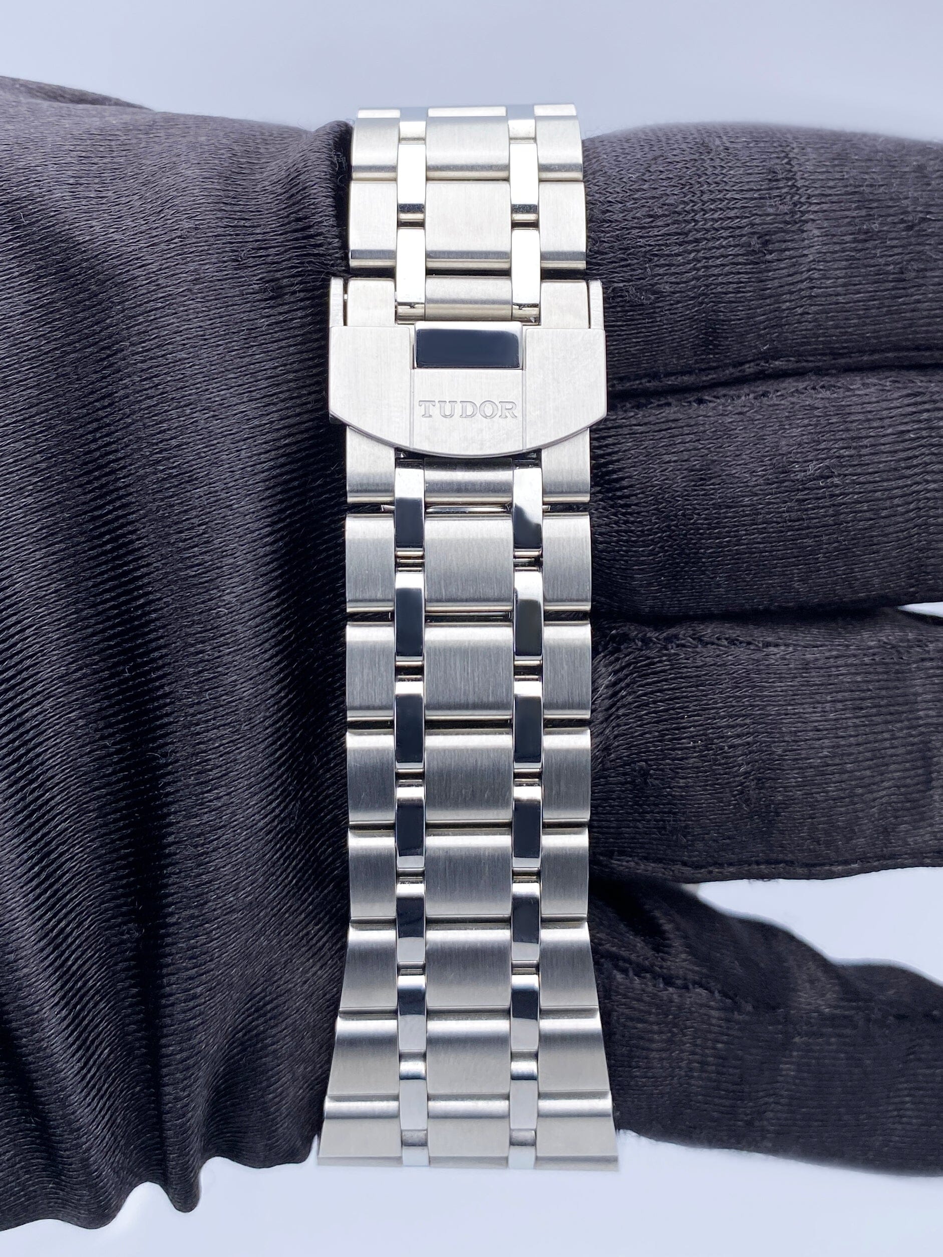 Tudor Royal 28600 Blue Dial Mens Watch Box Papers - Watches