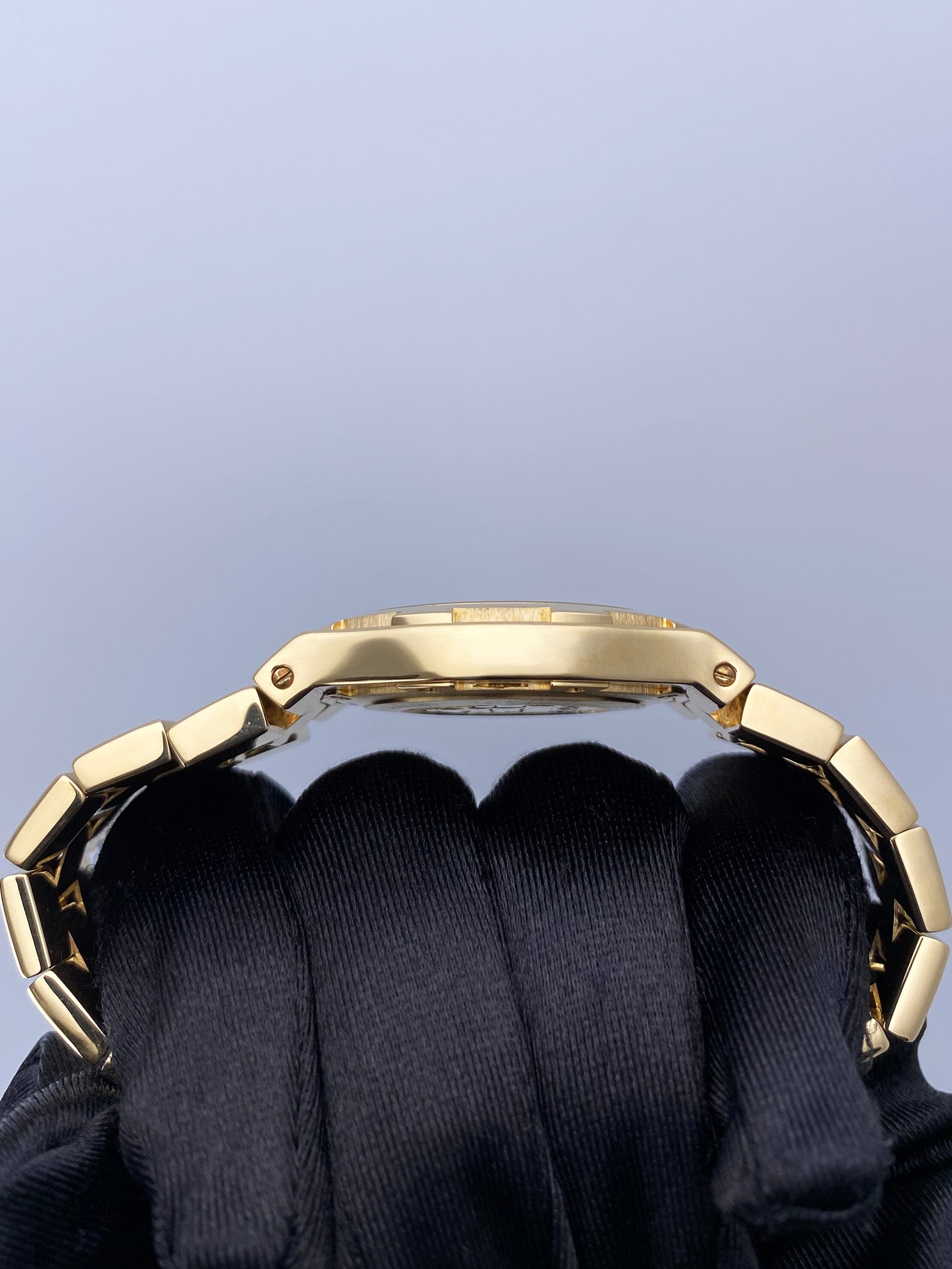 Vacheron Constantin Overseas 42040 Black Dial Yellow Gold – Phigora