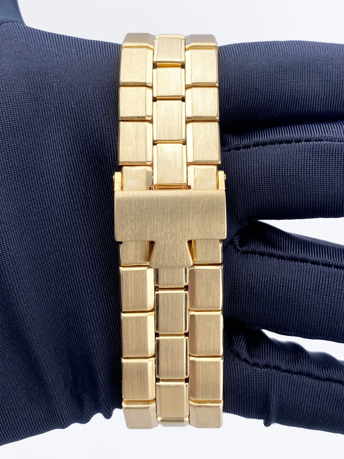Vacheron Constantin Overseas 42050 18K Yellow Gold Mens Watch - Wristwatch