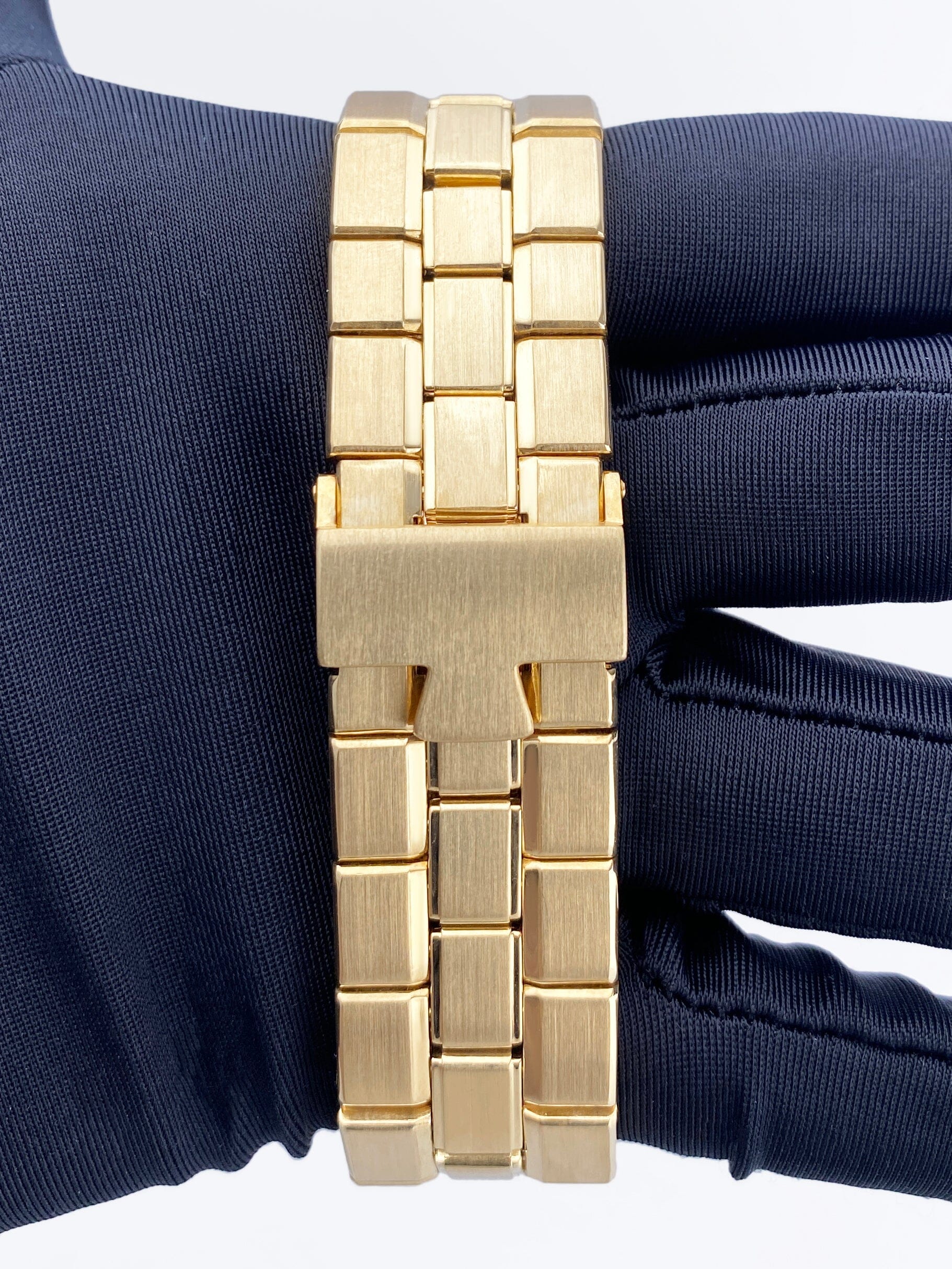 Vacheron Constantin Overseas 42050 18K Yellow Gold Mens Watch - Wristwatch