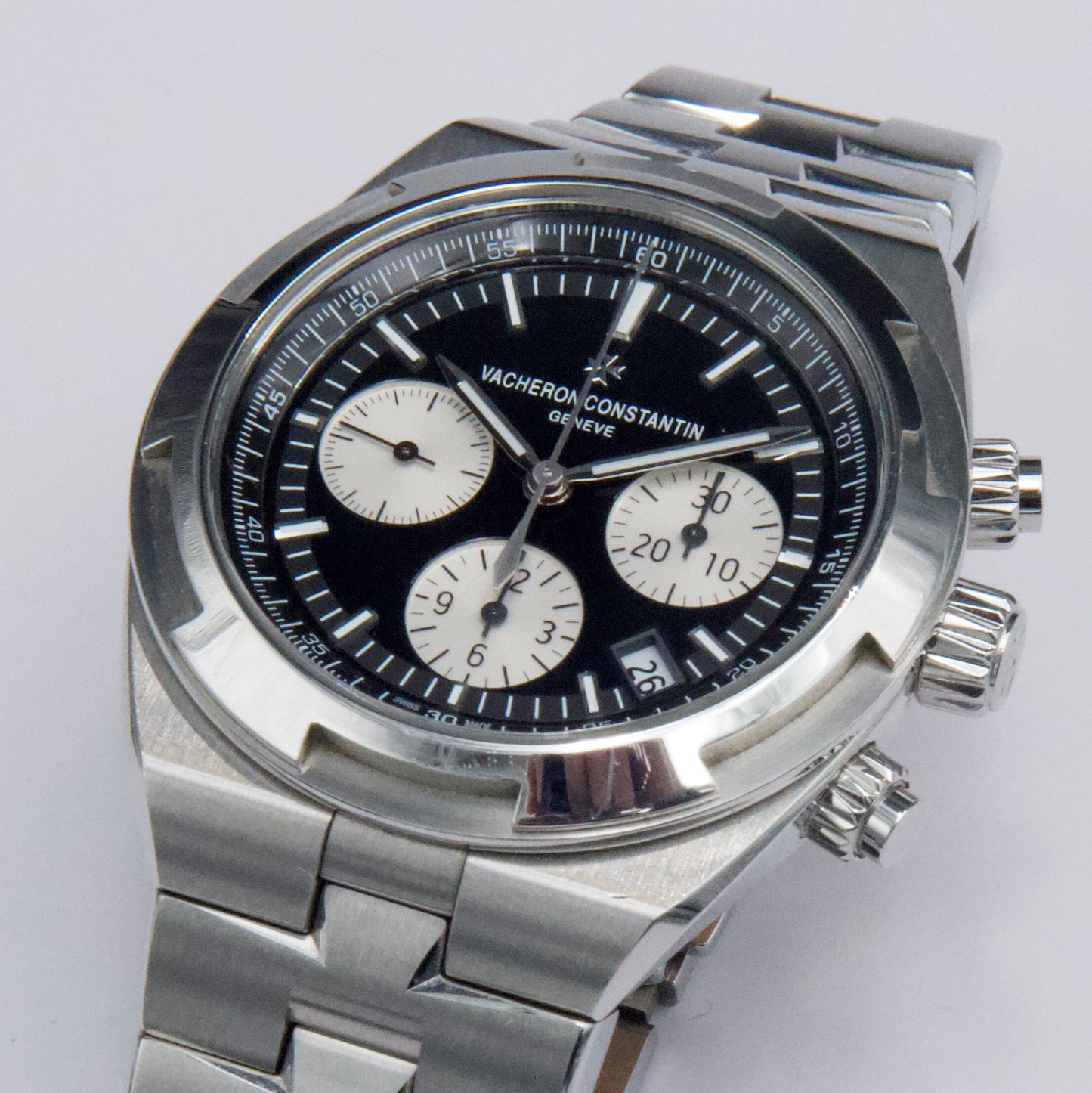 Vacheron Constantin Overseas 5500V/110A-B481 Black Dial Mens Watch Box Papers - Watches