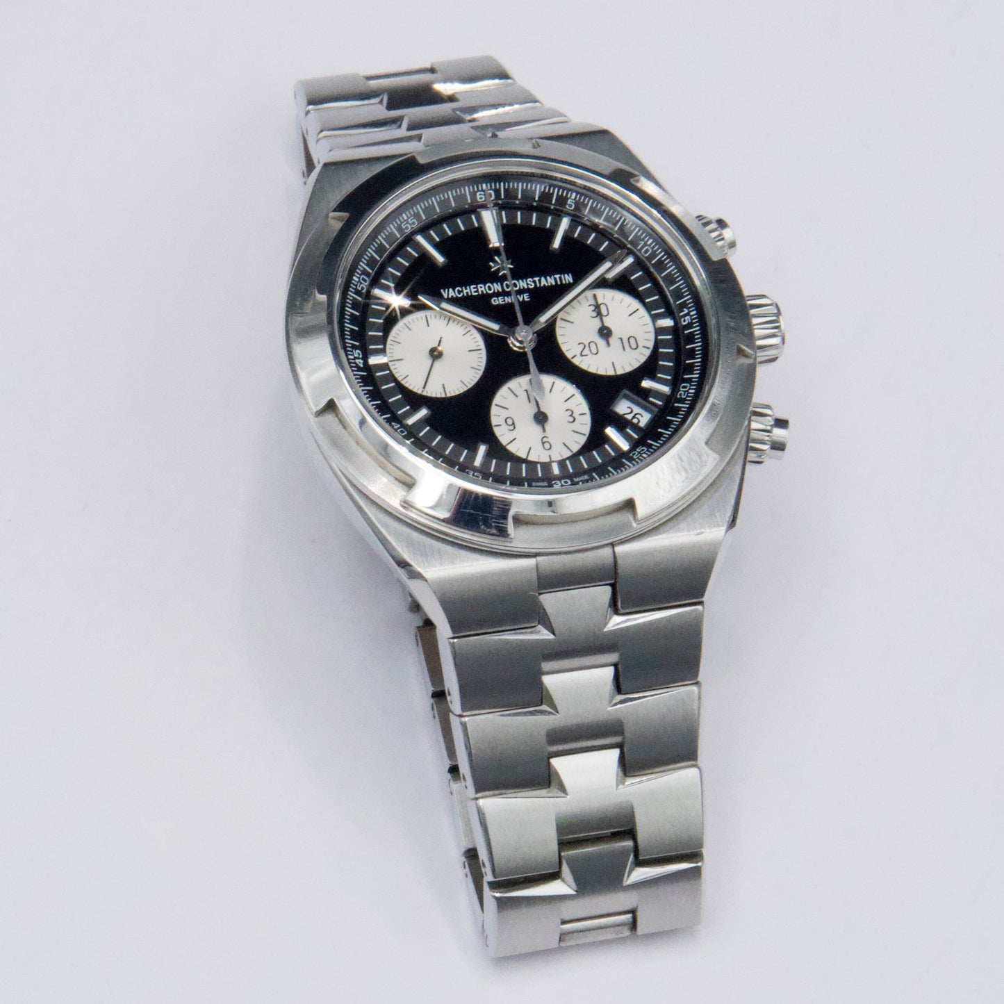 Vacheron Constantin Overseas 5500V/110A-B481 Black Dial Mens Watch Box Papers - Watches