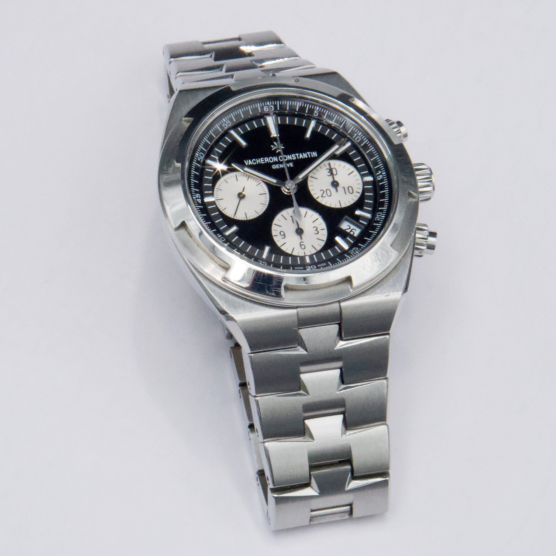 Vacheron Constantin Overseas 5500V/110A-B481 Black Dial Mens Watch Box Papers - Watches