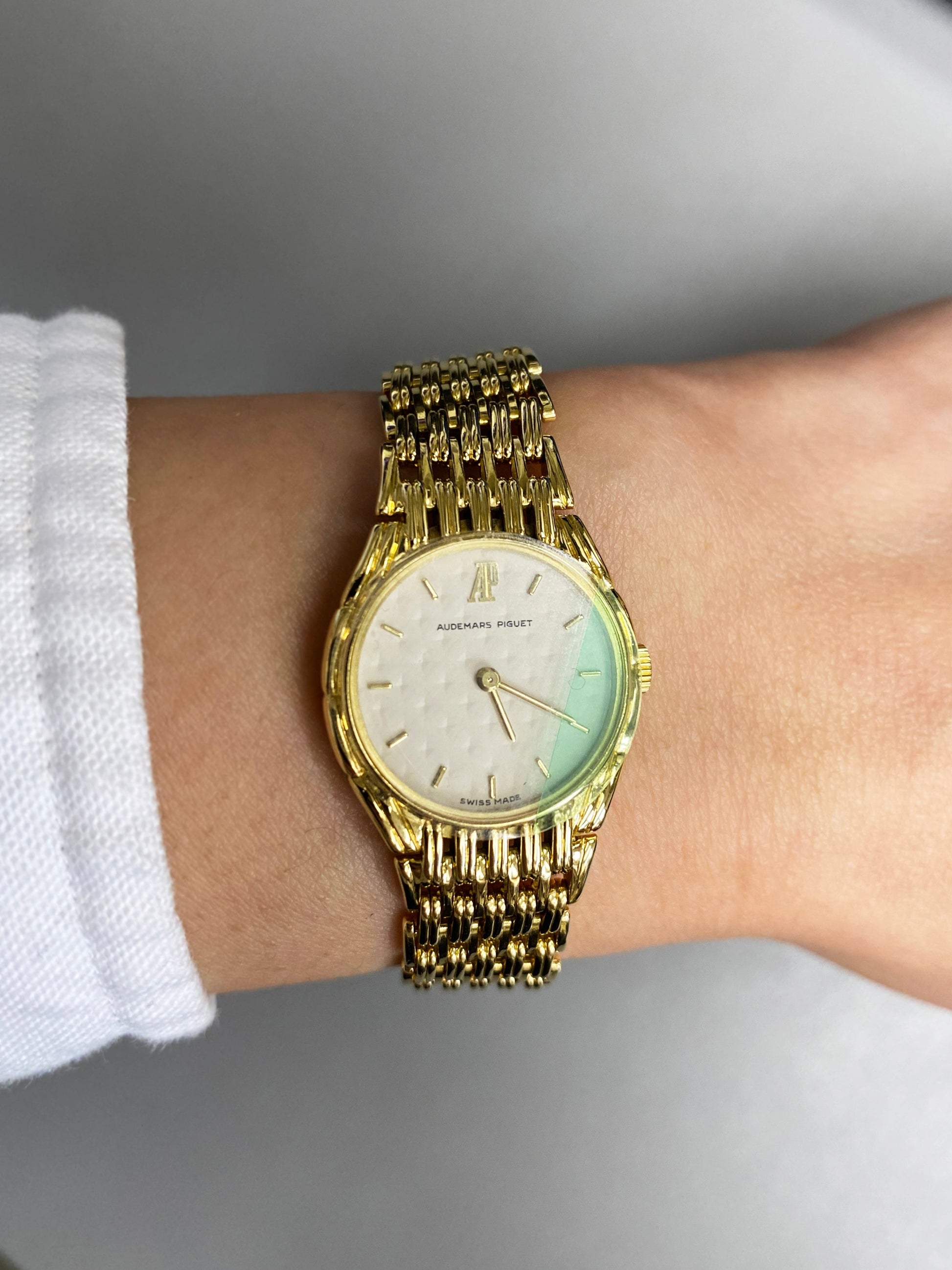 Audemars Piguet 18K Yellow Gold Ladies Watch Service Card - Wristwatch