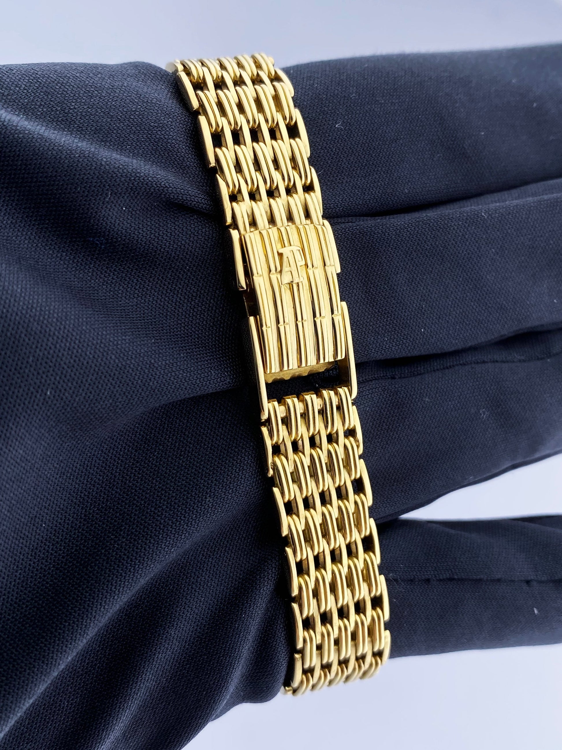 Audemars Piguet 18K Yellow Gold Ladies Watch Service Card - Wristwatch