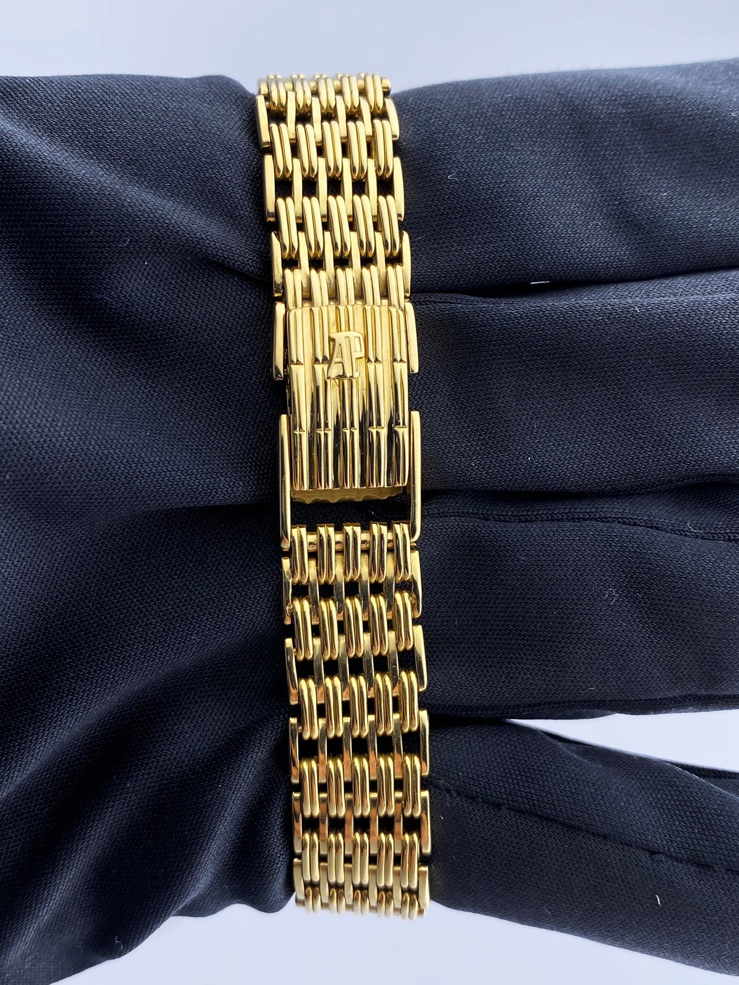 Audemars Piguet 18K Yellow Gold Ladies Watch Service Card - Wristwatch