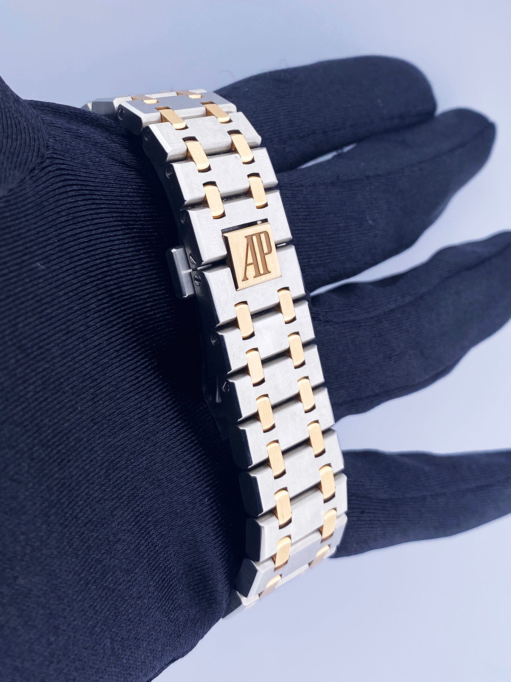 Audemars Piguet Royal Oak 15400SR White Dial Mens Watch Papers - Virtual