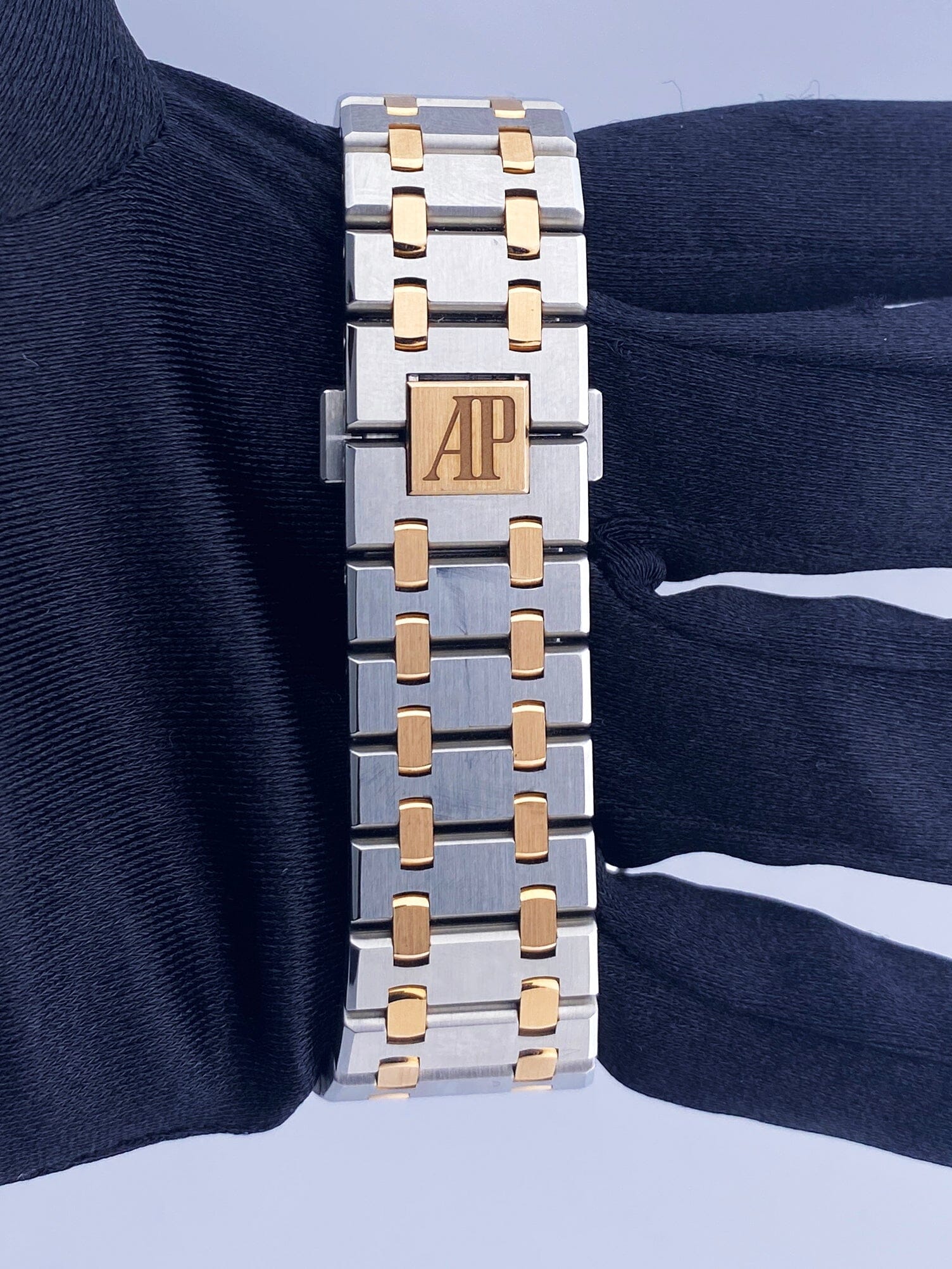 Audemars Piguet Royal Oak 15400SR White Dial Mens Watch Papers - Virtual