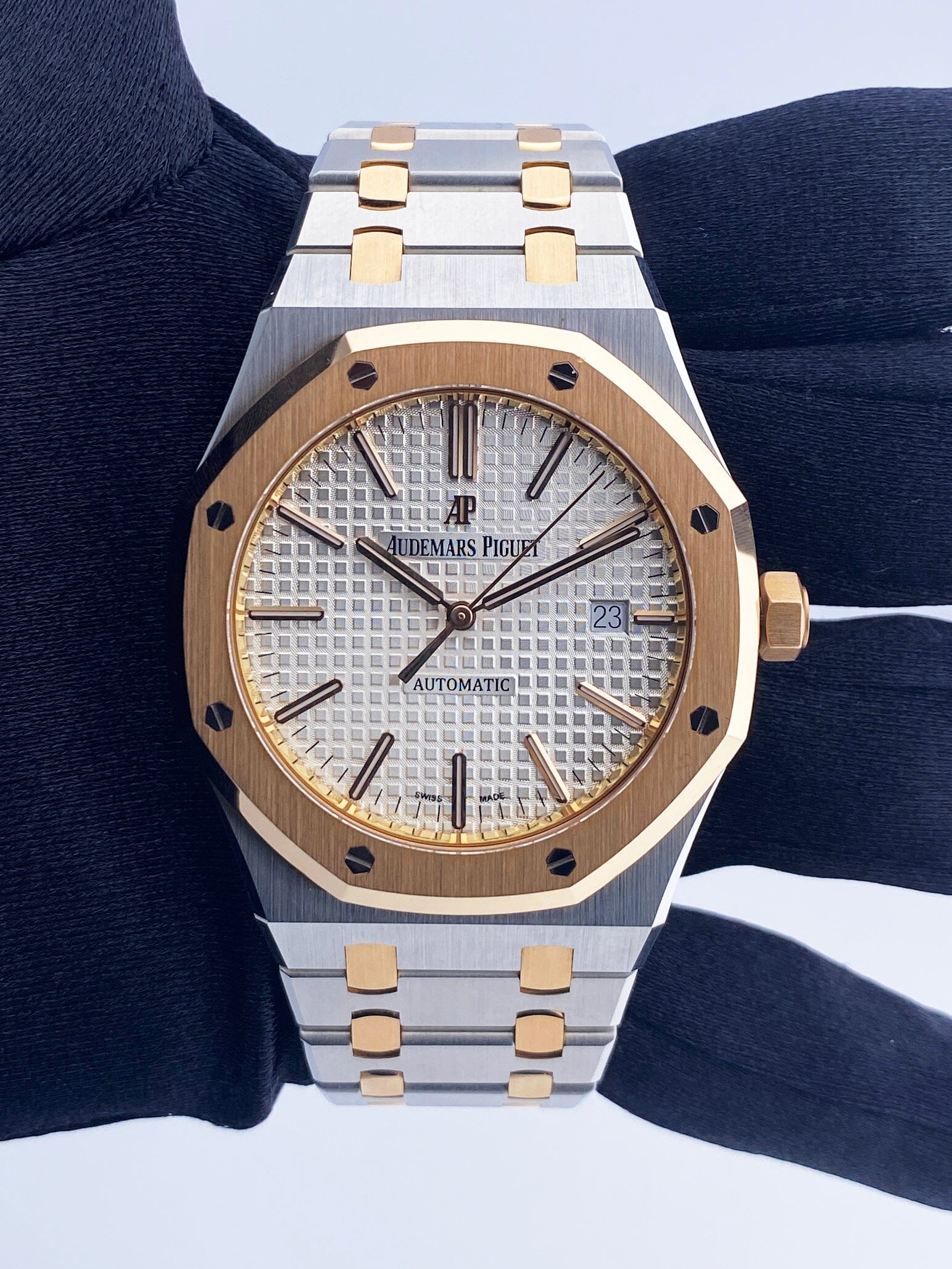 Audemars Piguet Royal Oak 15400SR White Dial Mens Watch Papers - Virtual