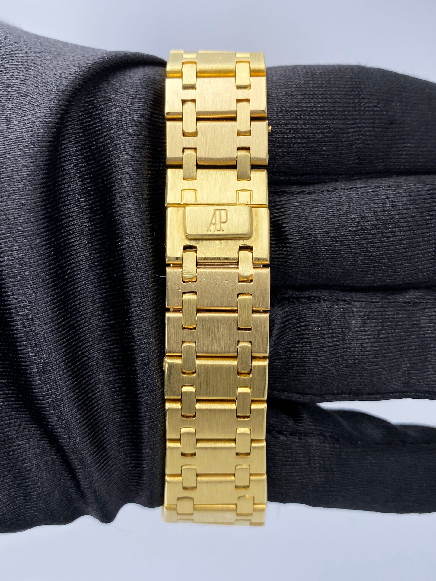 Audemars Piguet Royal Oak 56175BA White Dial 18K Yellow Gold Watch - Watches