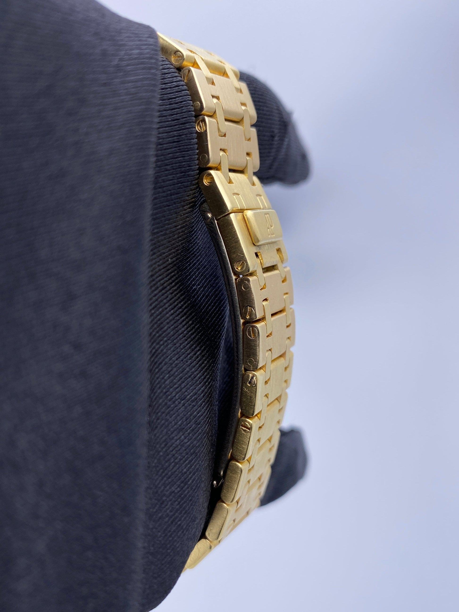 Audemars Piguet Royal Oak 56175BA White Dial 18K Yellow Gold Watch - Watches