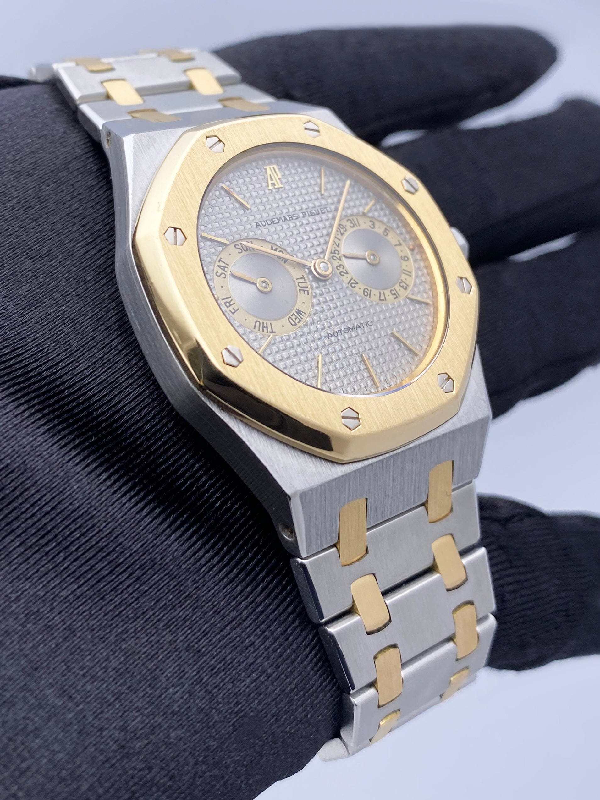 Audemars Piguet Royal Oak Day-Date 25572SA Mens Watch - Wristwatch